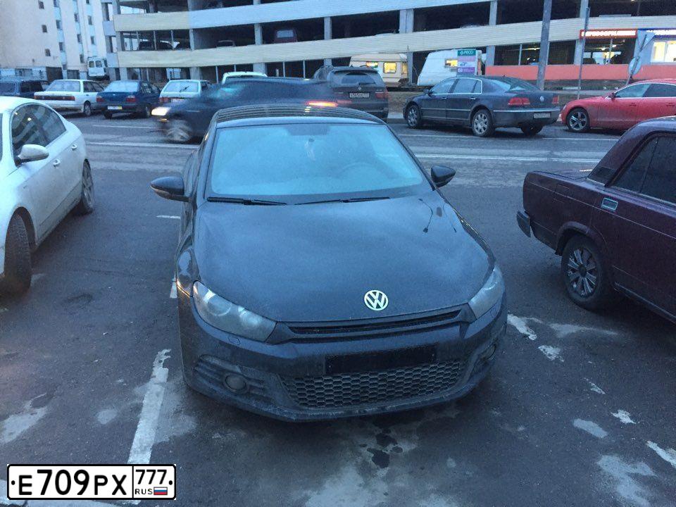 Фото автомобиля KIA RIO, 2017 — госномер Е709РХ777. Цвет: Серебристый