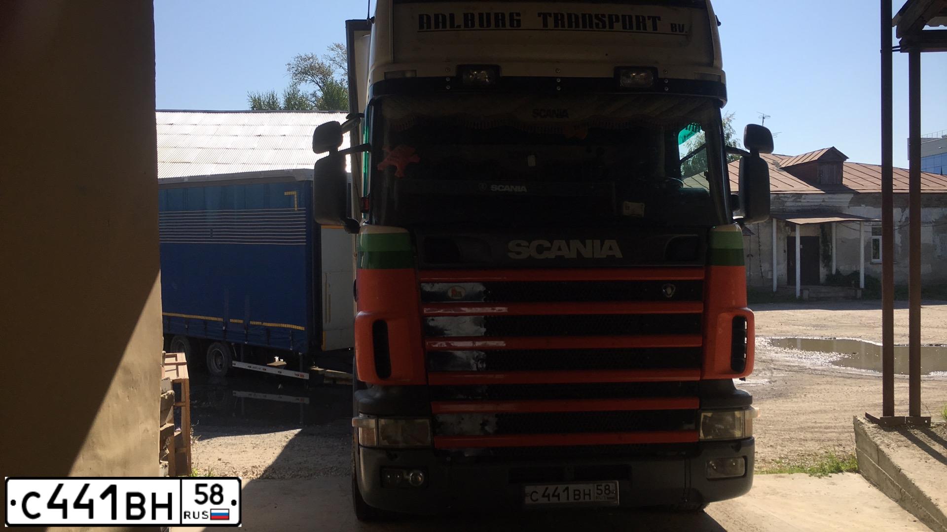 Фото автомобиля SCANIA SERIE R /6X2/, 2004 — госномер С441ВН58. Цвет: Оранжевый