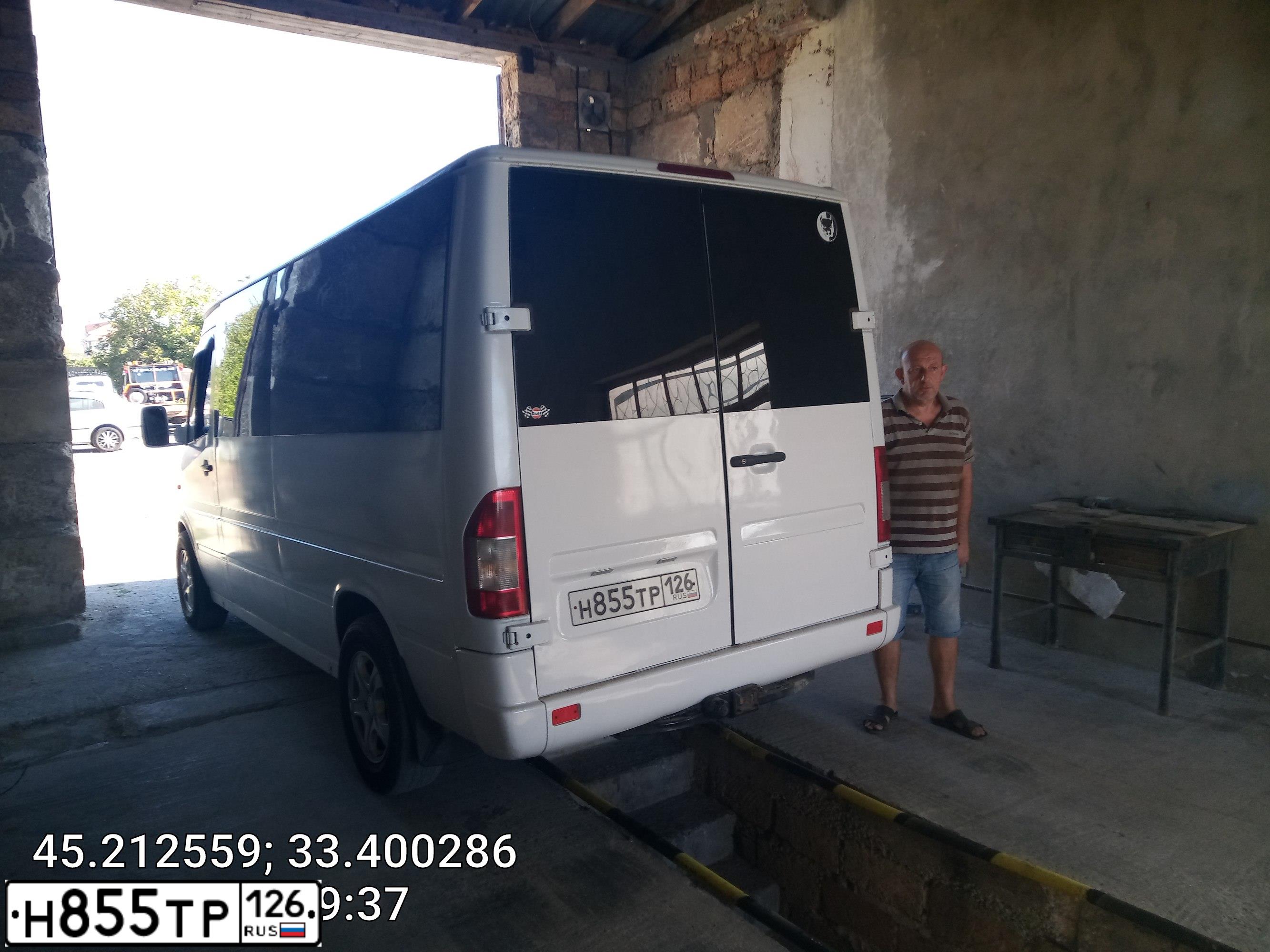 Фото автомобиля MERCEDES SPRINTER, 2001 — госномер В082ЕК82. Цвет: Белый