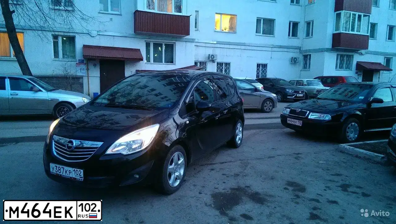 Фото автомобиля SKODA OCTAVIA, 2009 — госномер М464ЕК102. Цвет: ЧЕРНЫЙ