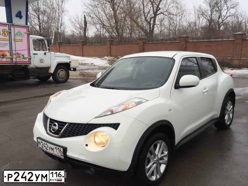 Фото автомобиля NISSAN JUKE, 2012 — госномер М431РС154. Цвет: Белый