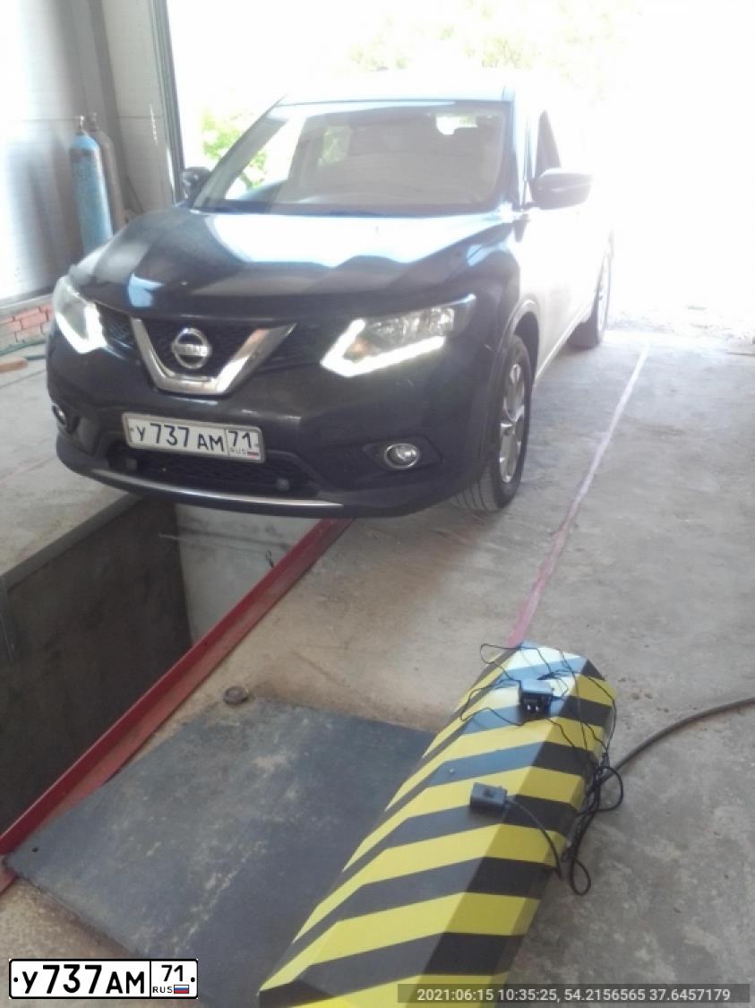 Фото автомобиля NISSAN X-TRAIL, 2015 — госномер У737АМ71. Цвет: ЧЕРНЫЙ
