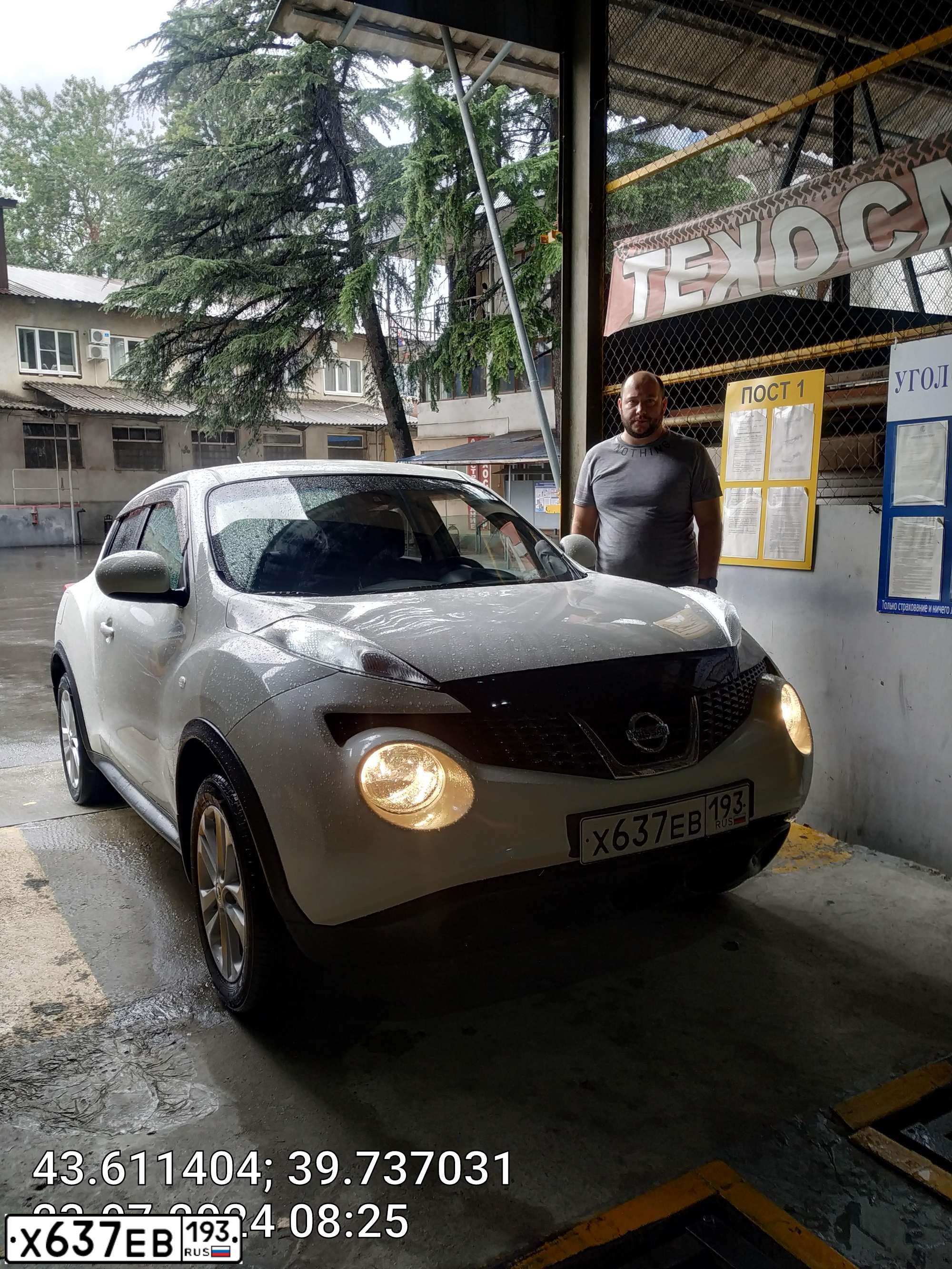 Фото автомобиля NISSAN JUKE, 2011 — госномер У777ТН123. Цвет: Белый