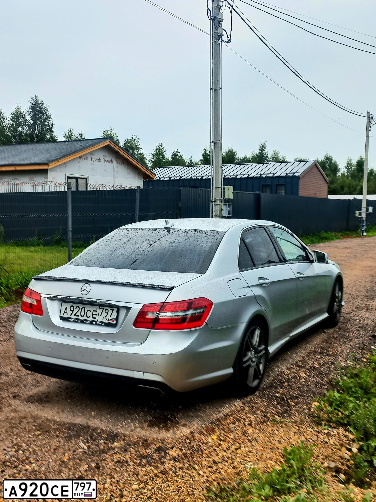 Фото автомобиля MERCEDES E-KLASSE, 2011 — госномер С500ХТ799. Цвет: Серый