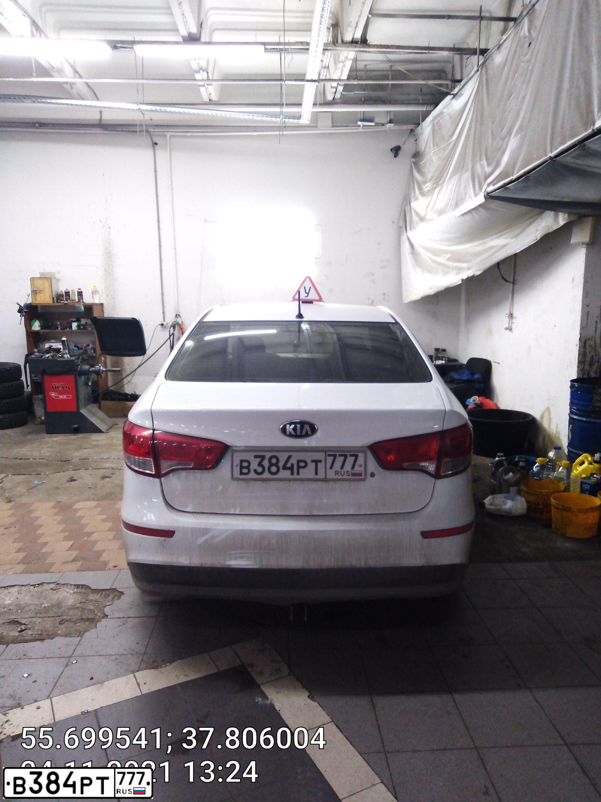 Фото автомобиля KIA RIO, 2016 — госномер В384РТ777. Цвет: БЕЛЫЙ