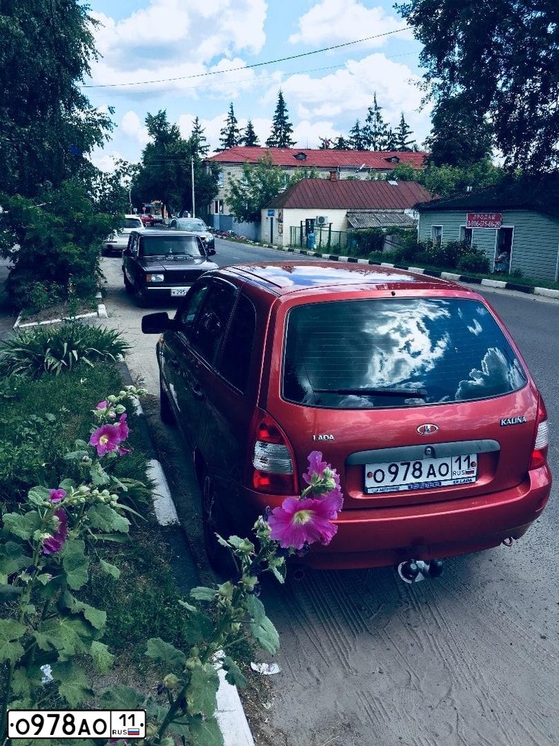 Фото автомобиля LADA 1117 KALINA, 2010 — госномер Р615СА11. Цвет: СЕРЕБРИСТО-КРАСНЫЙ