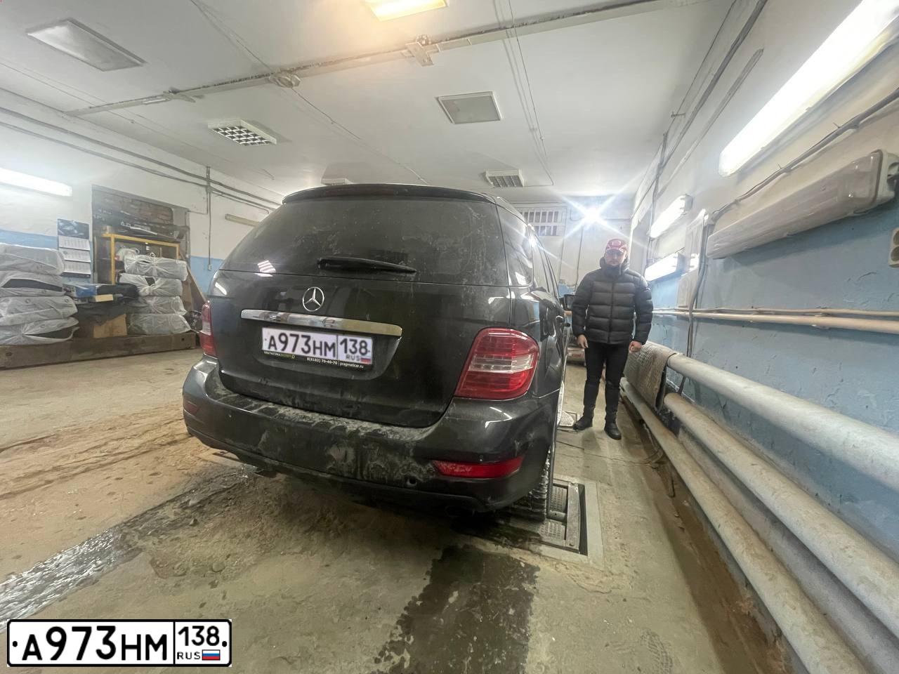 Фото автомобиля MERCEDES GL-KLASSE, 2009 — госномер А973НМ138. Цвет: Коричневый