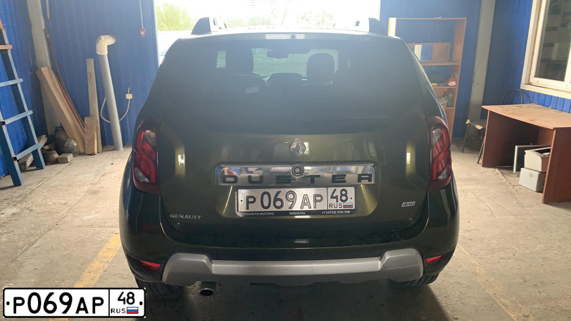 Фото автомобиля RENAULT DUSTER, 2015 — госномер Р069АР48. Цвет: ЗЕЛЕНЫЙ