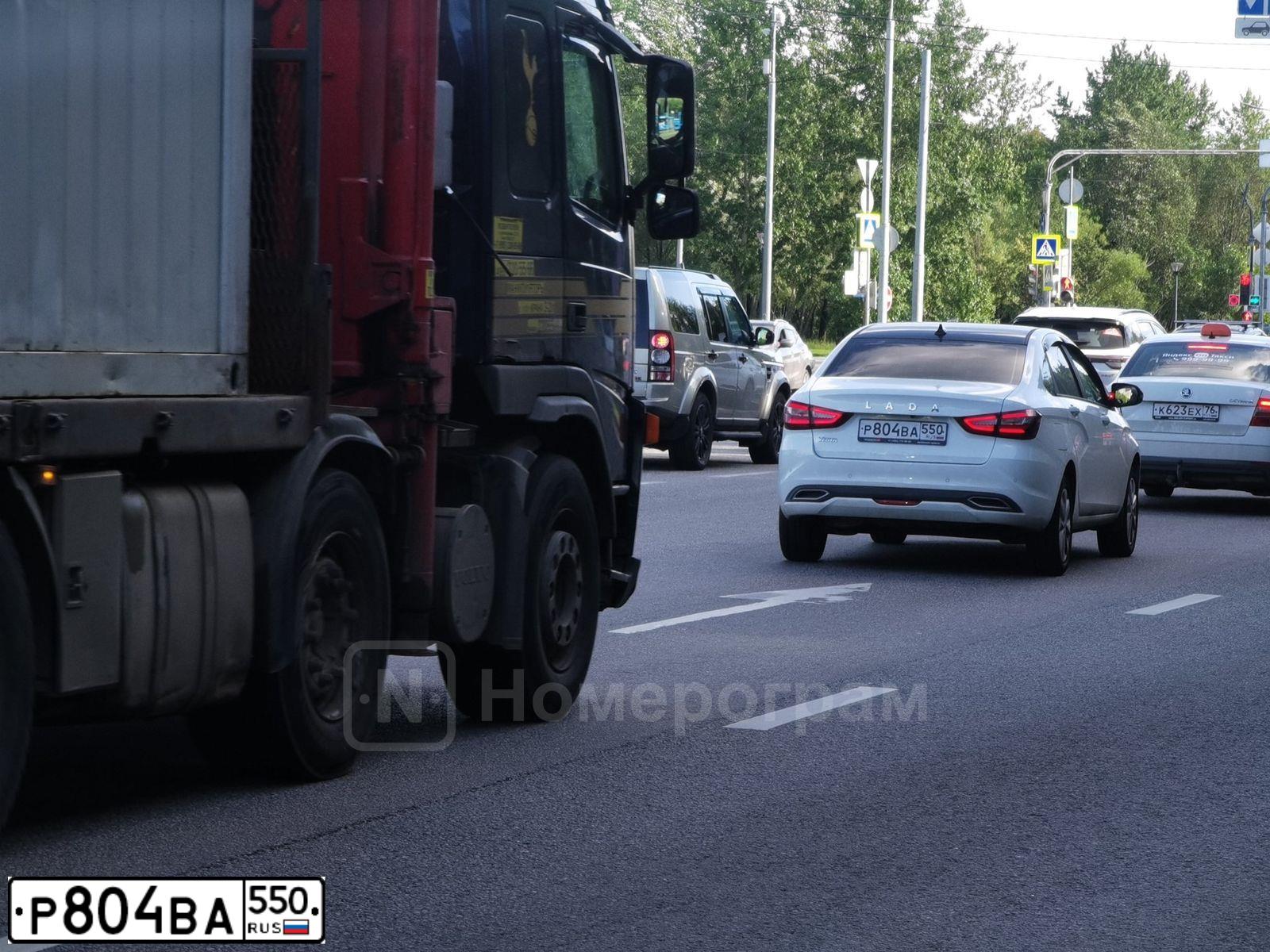 Фото автомобиля VAZ LADA VESTA, 2024 — госномер Р804ВА550. Цвет: БЕЛЫЙ ЧЕРНЫЙ