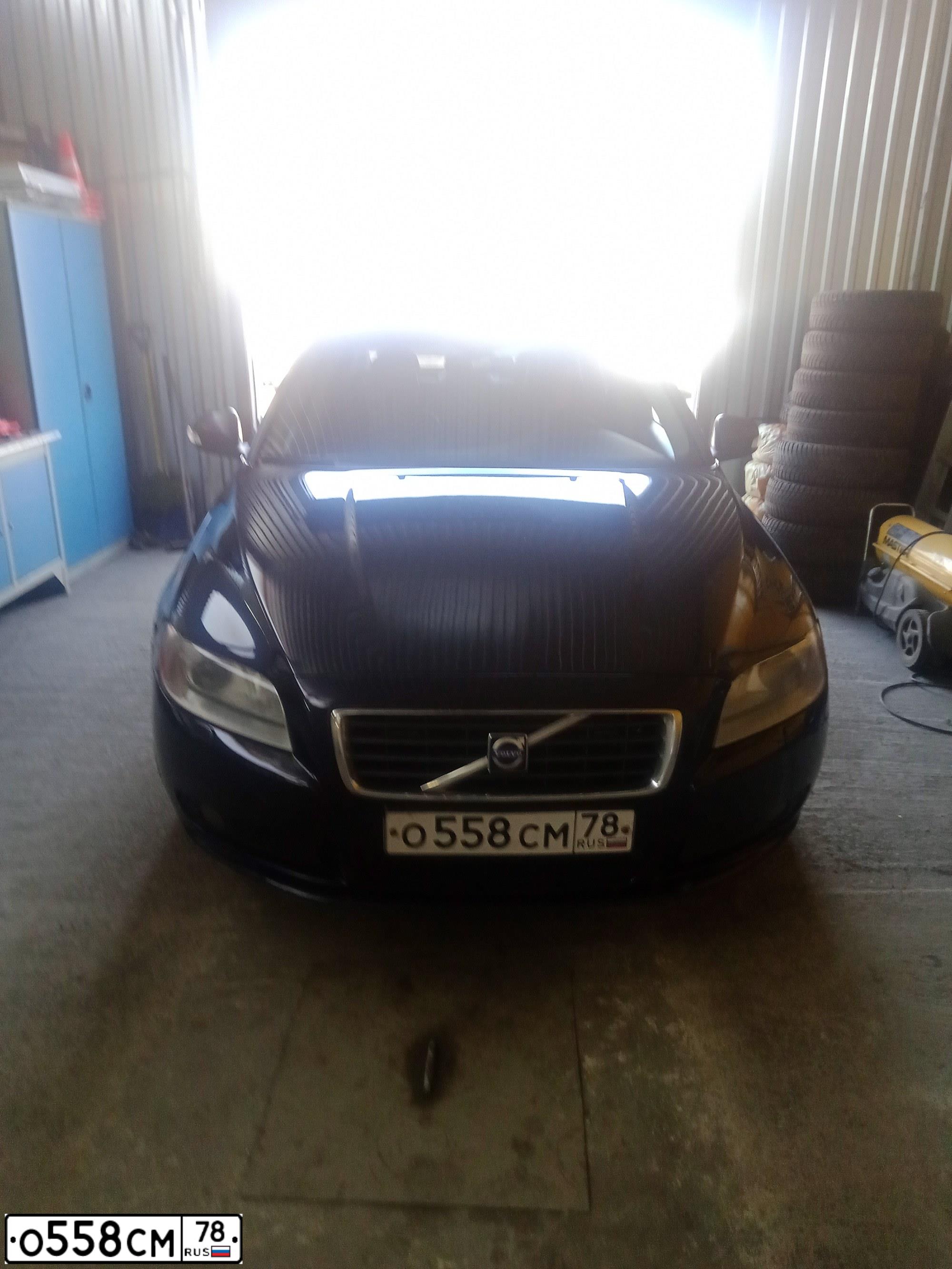 Фото автомобиля VOLVO S80, 2006 — госномер О558СМ78. Цвет: ТЕМНО-СИНИЙ