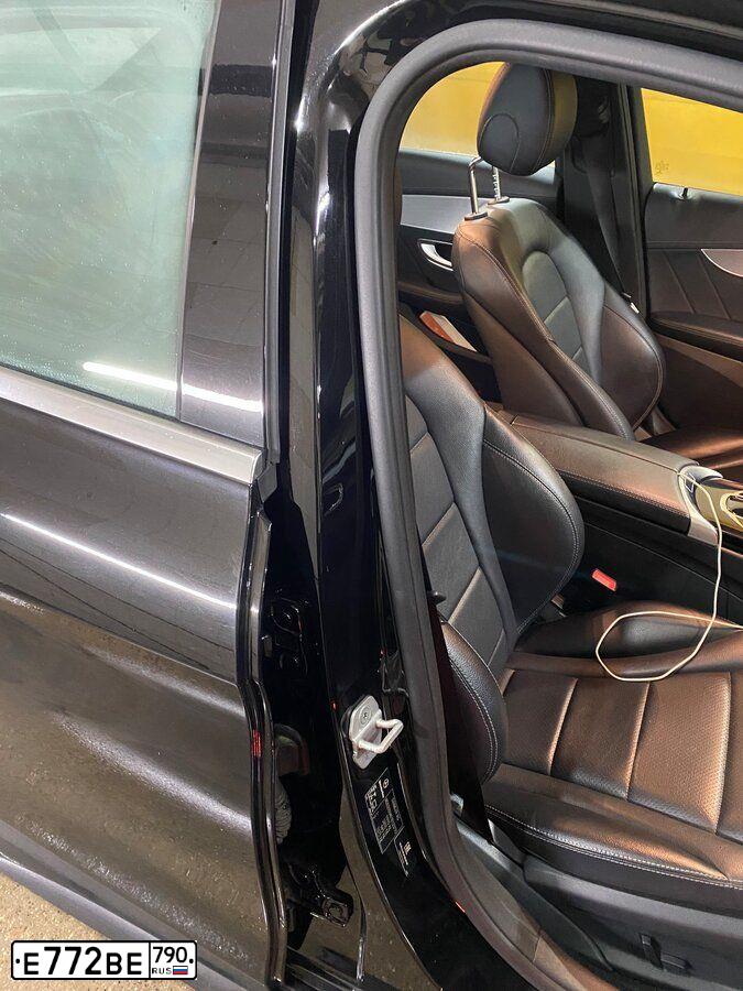Фото автомобиля MERCEDES C-KLASSE, 2015 — госномер Е772ВЕ790. Цвет: ЧЕРНЫЙ