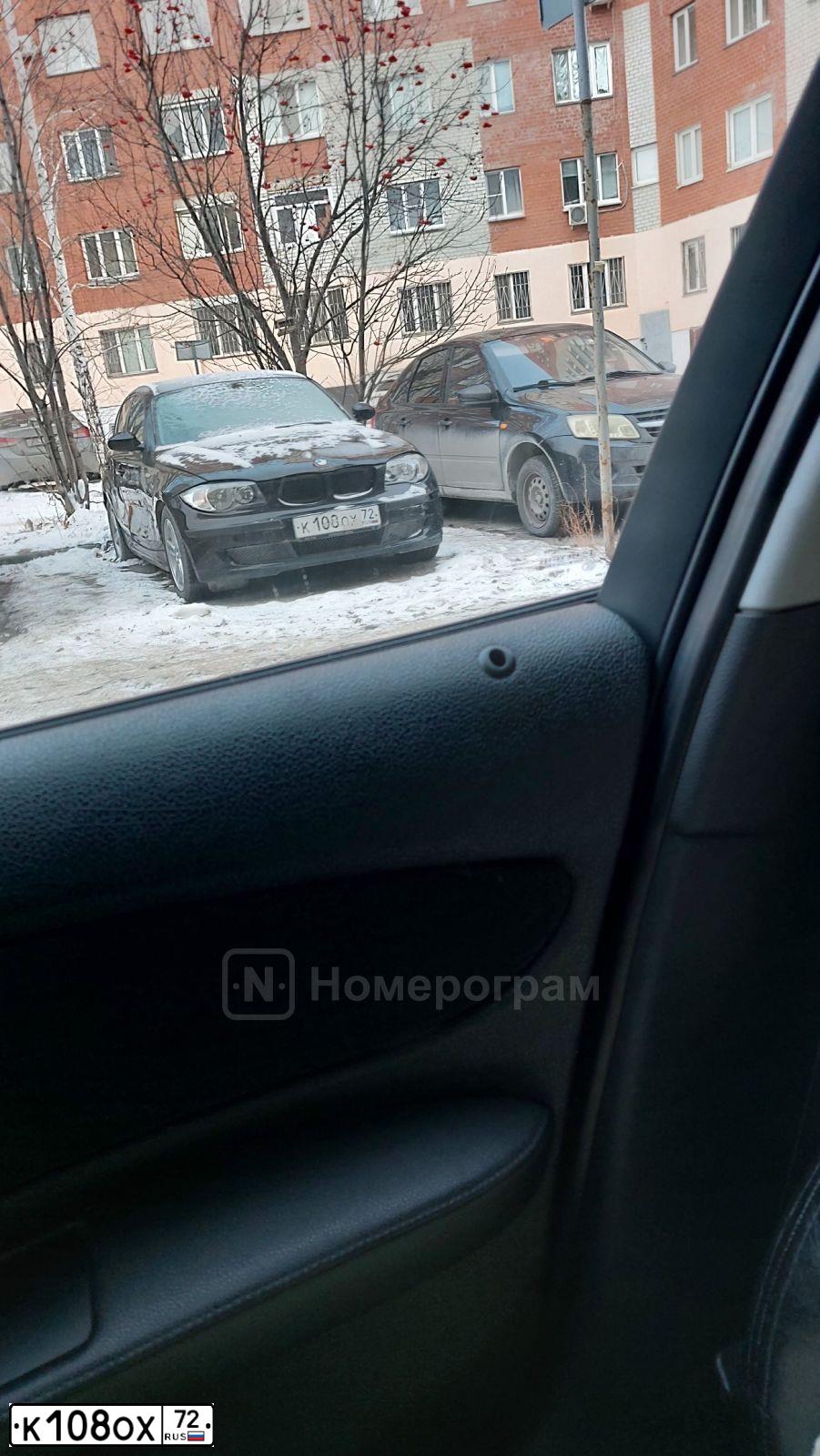 Фото автомобиля BMW SERIE 1, 2008 — госномер К108ОХ72. Цвет: ЧЕРНЫЙ