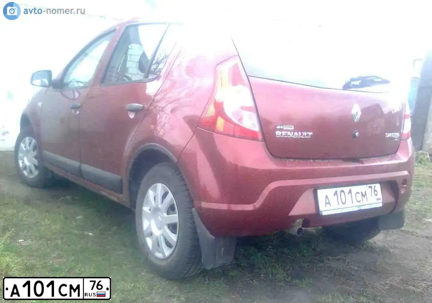 Фото автомобиля RENAULT SANDERO, 2010 — госномер А101СМ76. Цвет: Красный