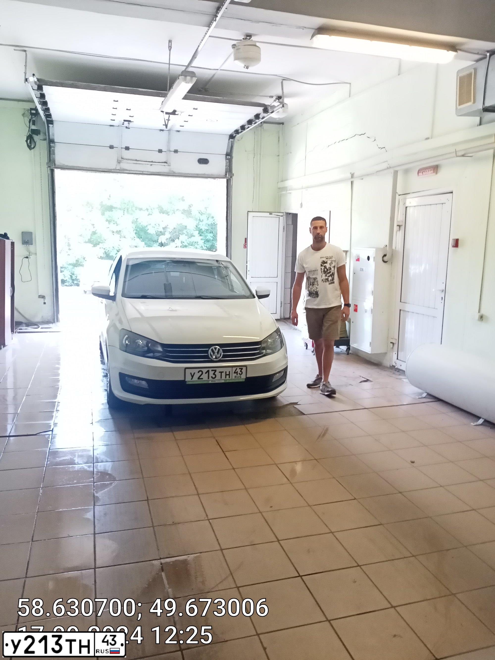 Фото автомобиля VOLKSWAGEN POLO, 2020 — госномер У213ТН43. Цвет: Белый