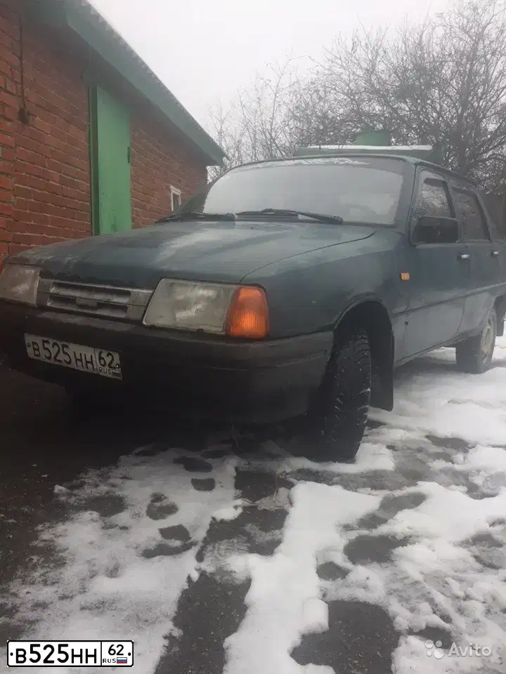 Фото автомобиля IZH 2126, 2000 — госномер В525НН62. Цвет: ЗЕЛЕНАЯ "МУРЕНА"