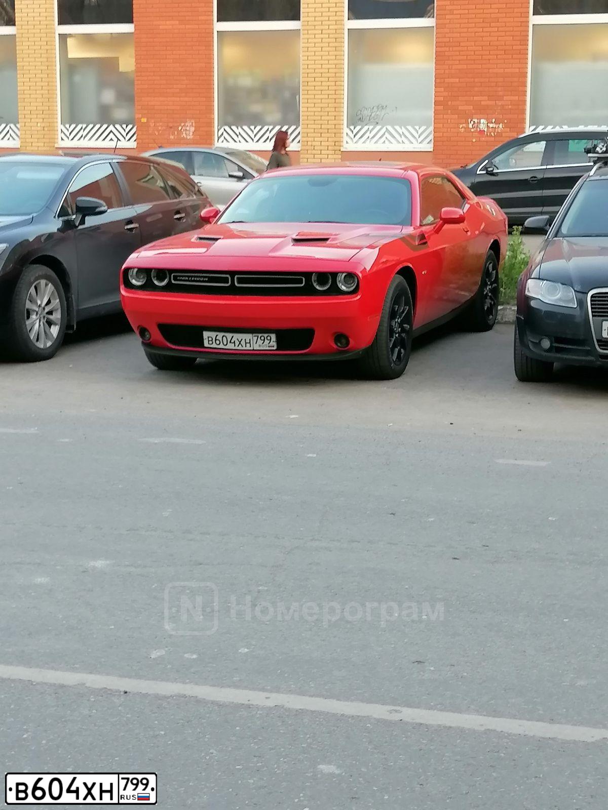 Фото автомобиля DODGE CHALLENGER, 2017 — госномер О930ТТ716. Цвет: Красный
