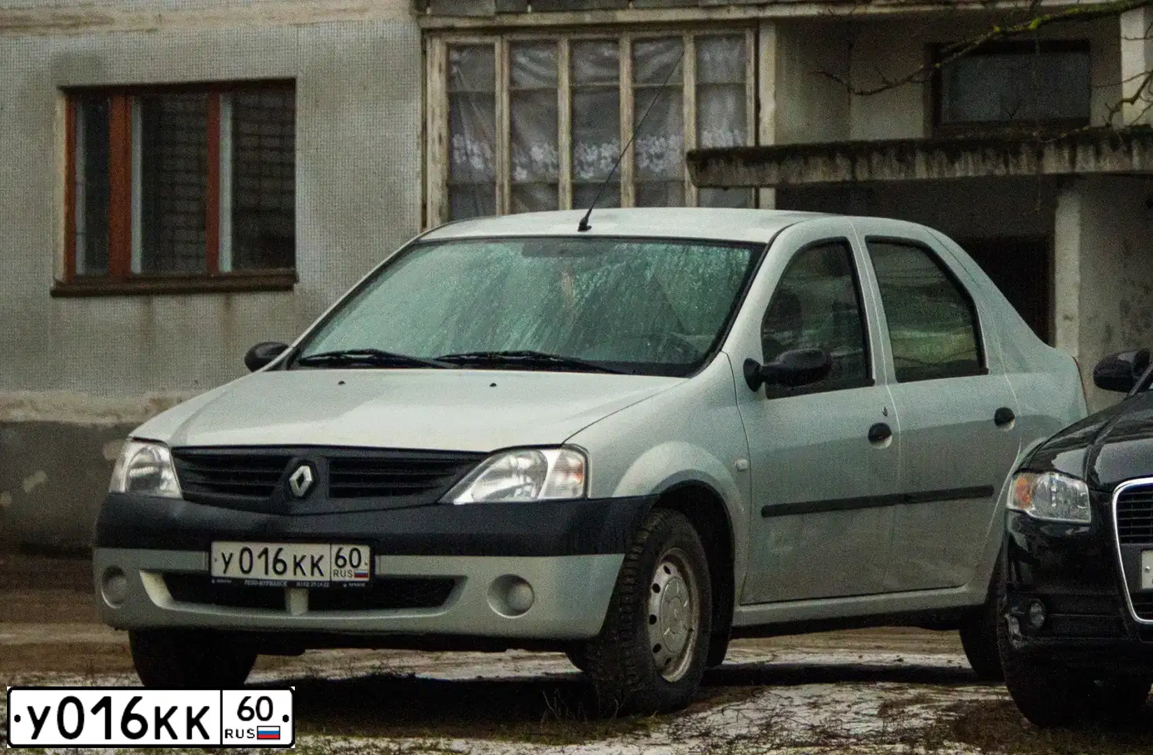Фото автомобиля RENAULT LOGAN, 2007 — госномер А055ТН147. Цвет: СЕРЫЙ