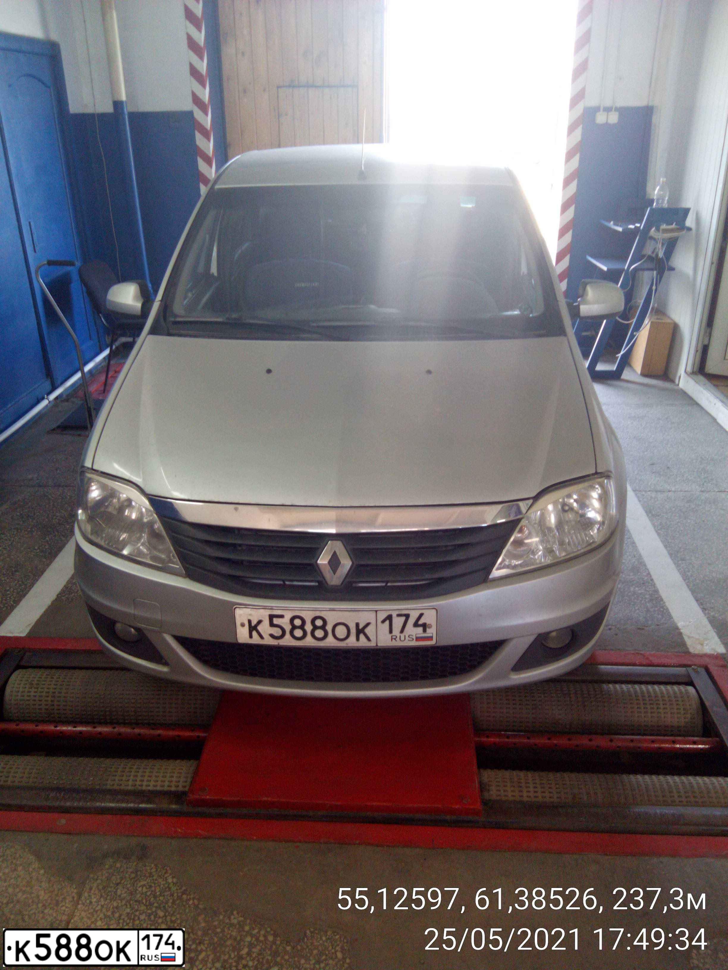 Фото автомобиля RENAULT LOGAN, 2011 — госномер К588ОК174. Цвет: СВЕТЛО-СЕРЫЙ