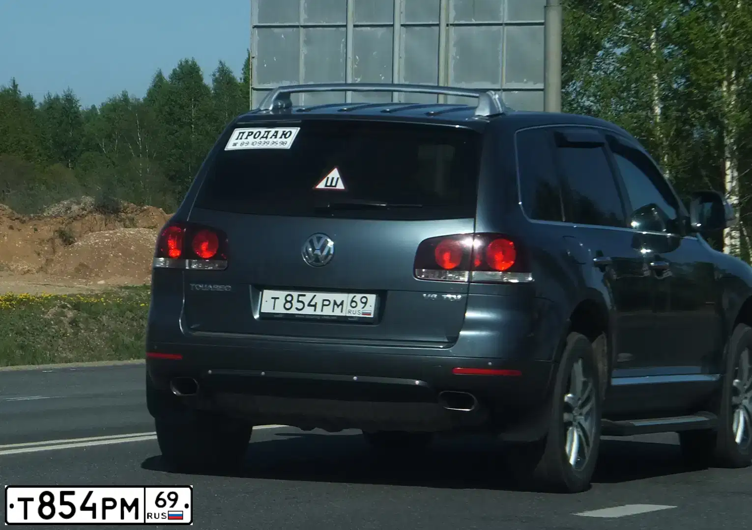 Фото автомобиля VOLKSWAGEN TOUAREG, 2007 — госномер Т854РМ69. Цвет: ТЕМНО-СЕРЫЙ