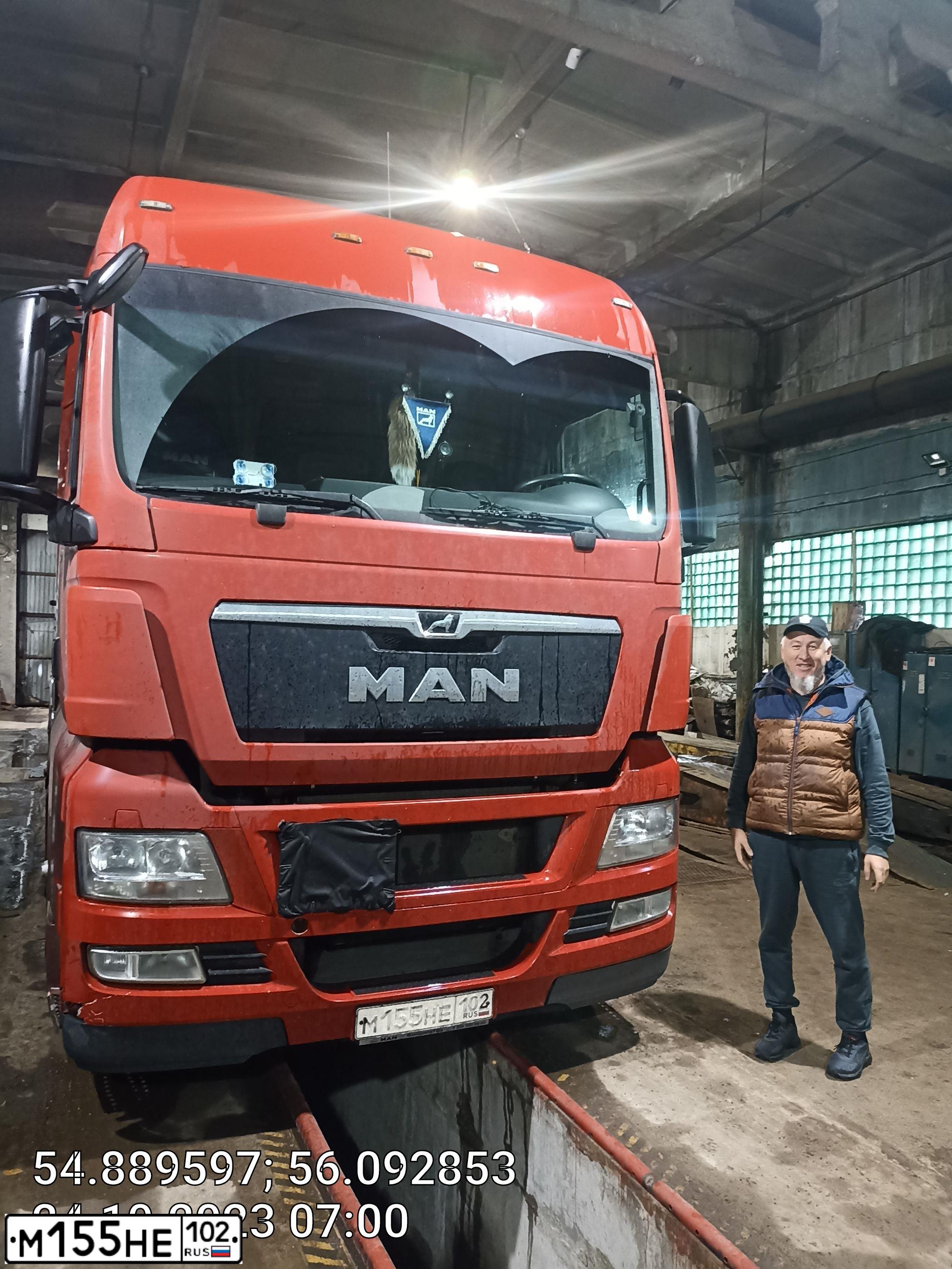 Фото автомобиля MAN TGX 18.XXX /4X2/, 2017 — госномер М155НЕ102. Цвет: Красный