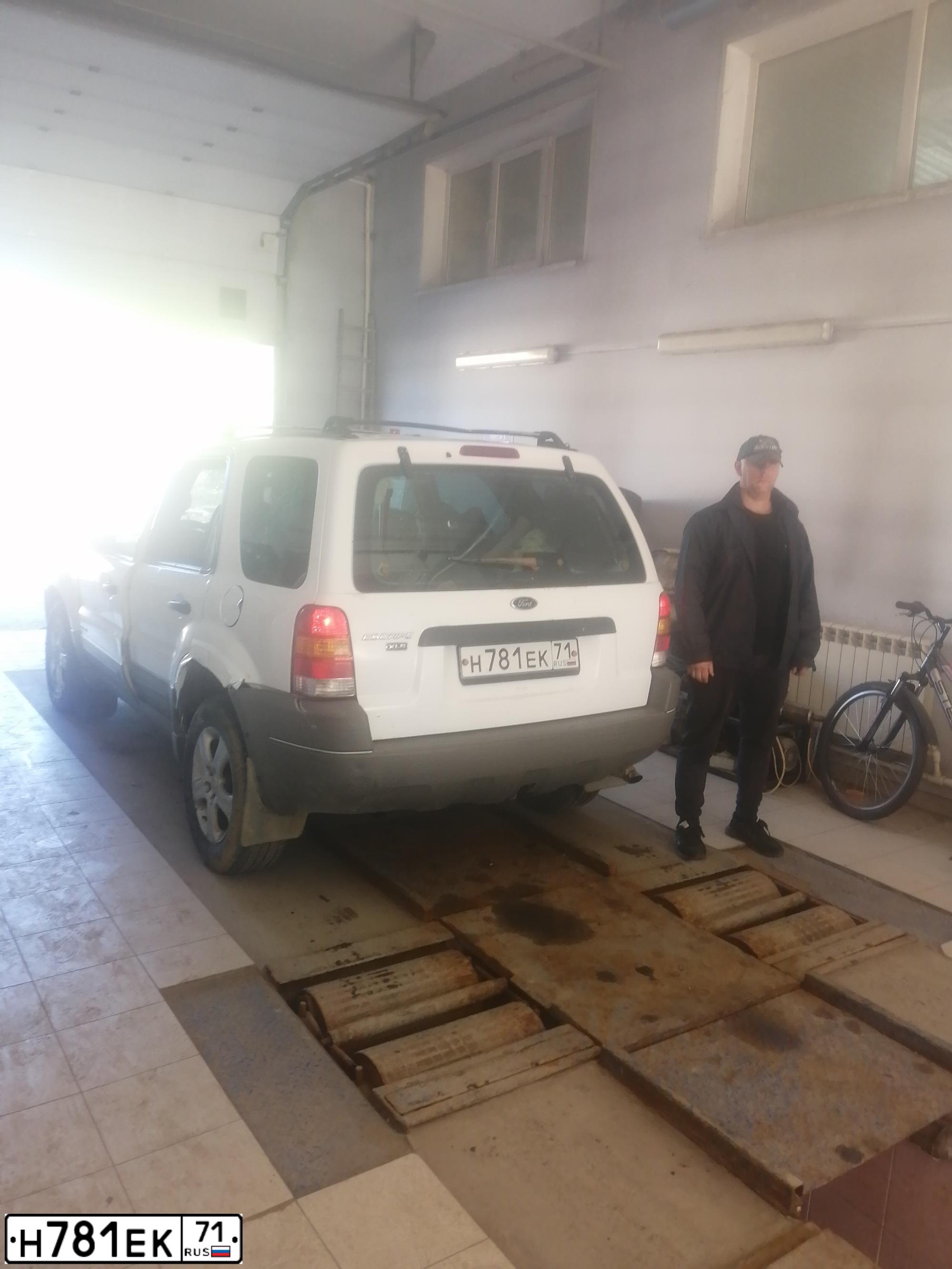Фото автомобиля FORD ESCAPE, 2000 — госномер Н781ЕК71