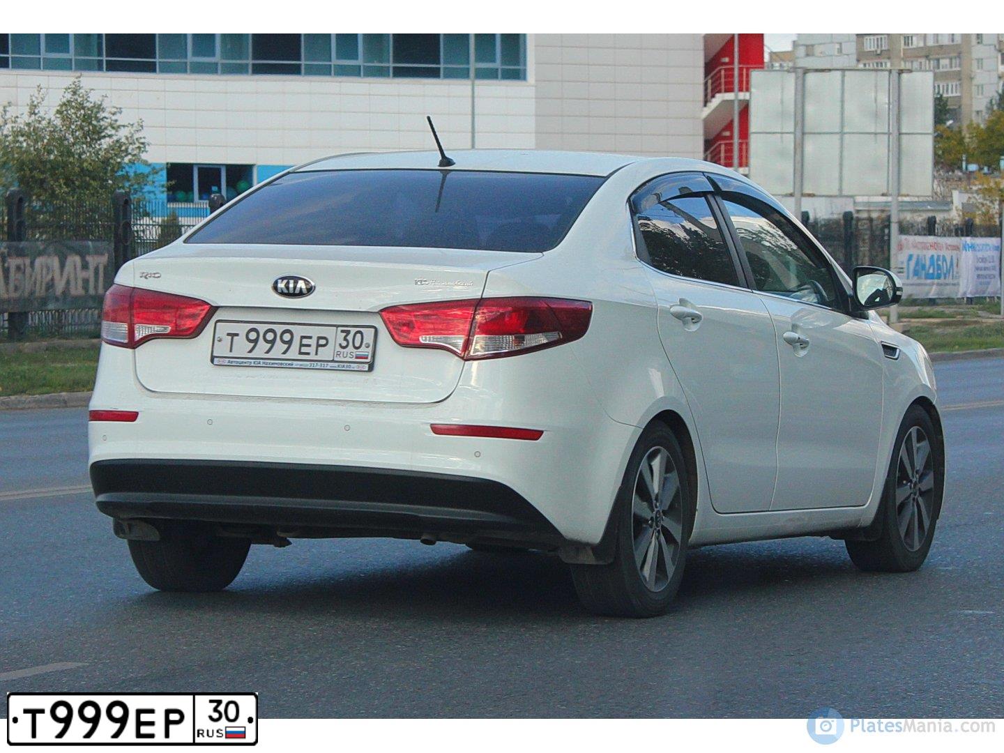 Фото автомобиля TOYOTA CAMRY, 2008 — госномер Т999ЕР30. Цвет: ЧЕРНЫЙ