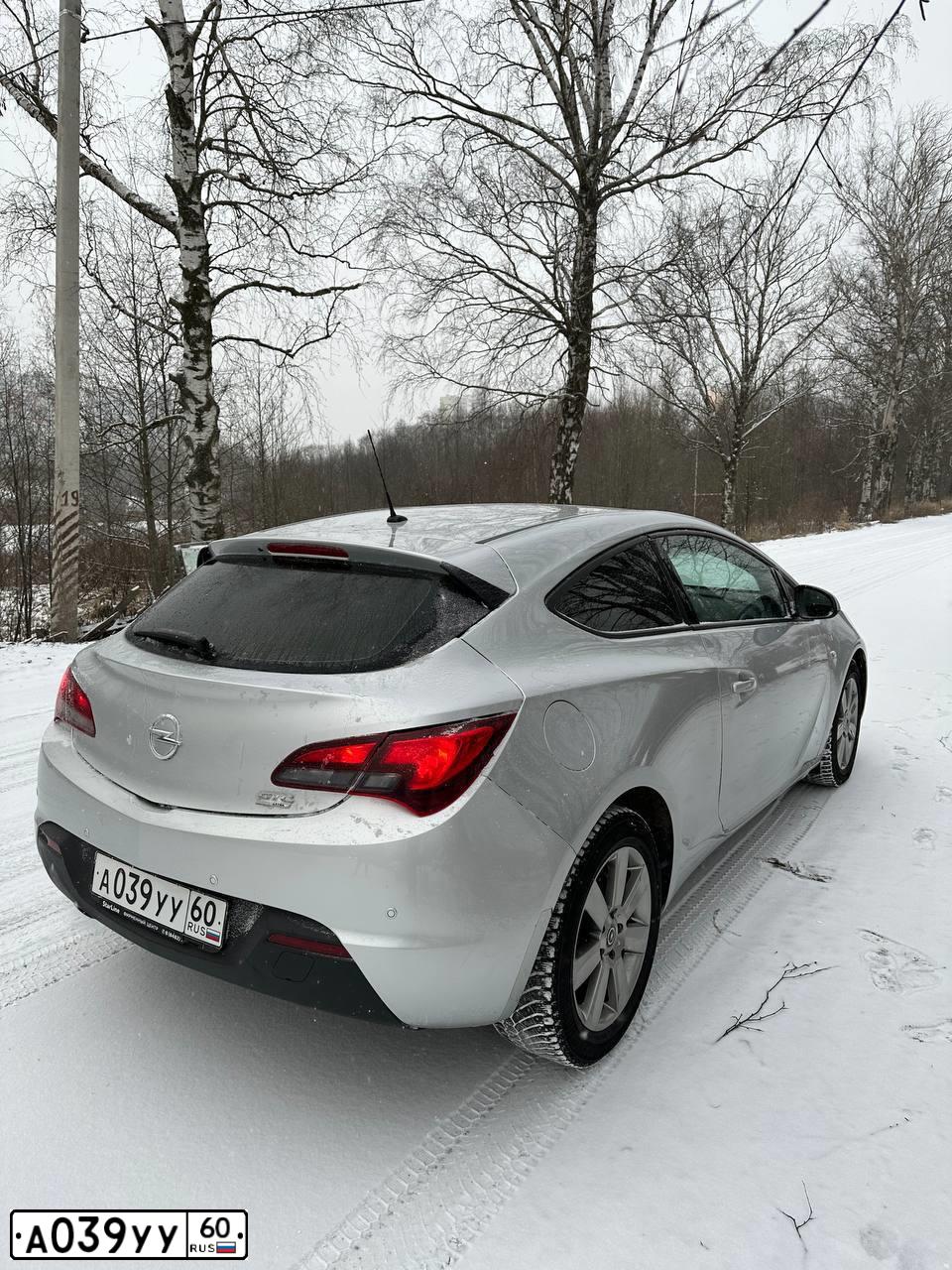 Фото автомобиля OPEL ASTRA, 2011 — госномер Е613АМ181