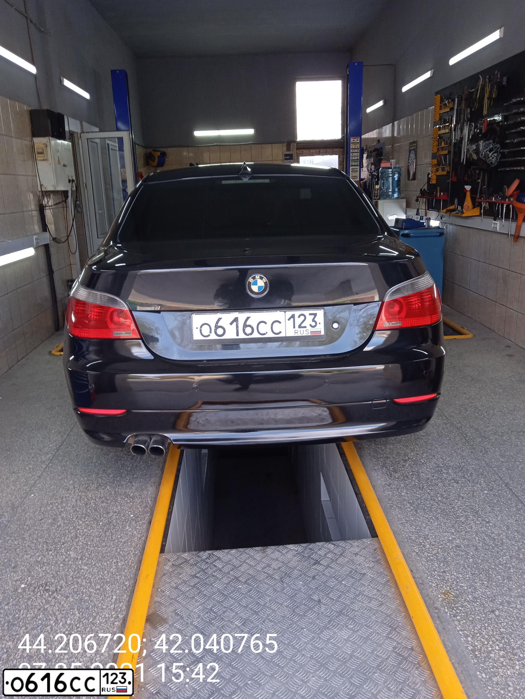 Фото автомобиля BMW SERIE 5, 2006 — госномер О616СС123. Цвет: ЧЕРНЫЙ