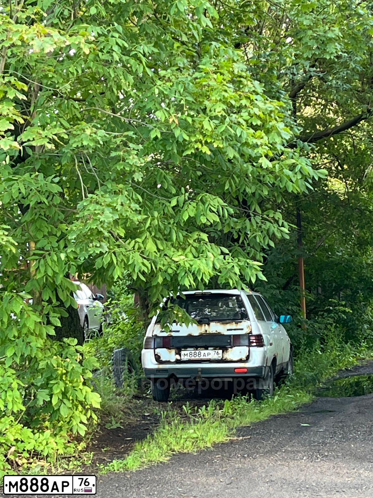 Фото автомобиля LADA 2111 LADA, 2002 — госномер М888АР76. Цвет: СВЕТЛО-СЕРЕБРИСТЫЙ