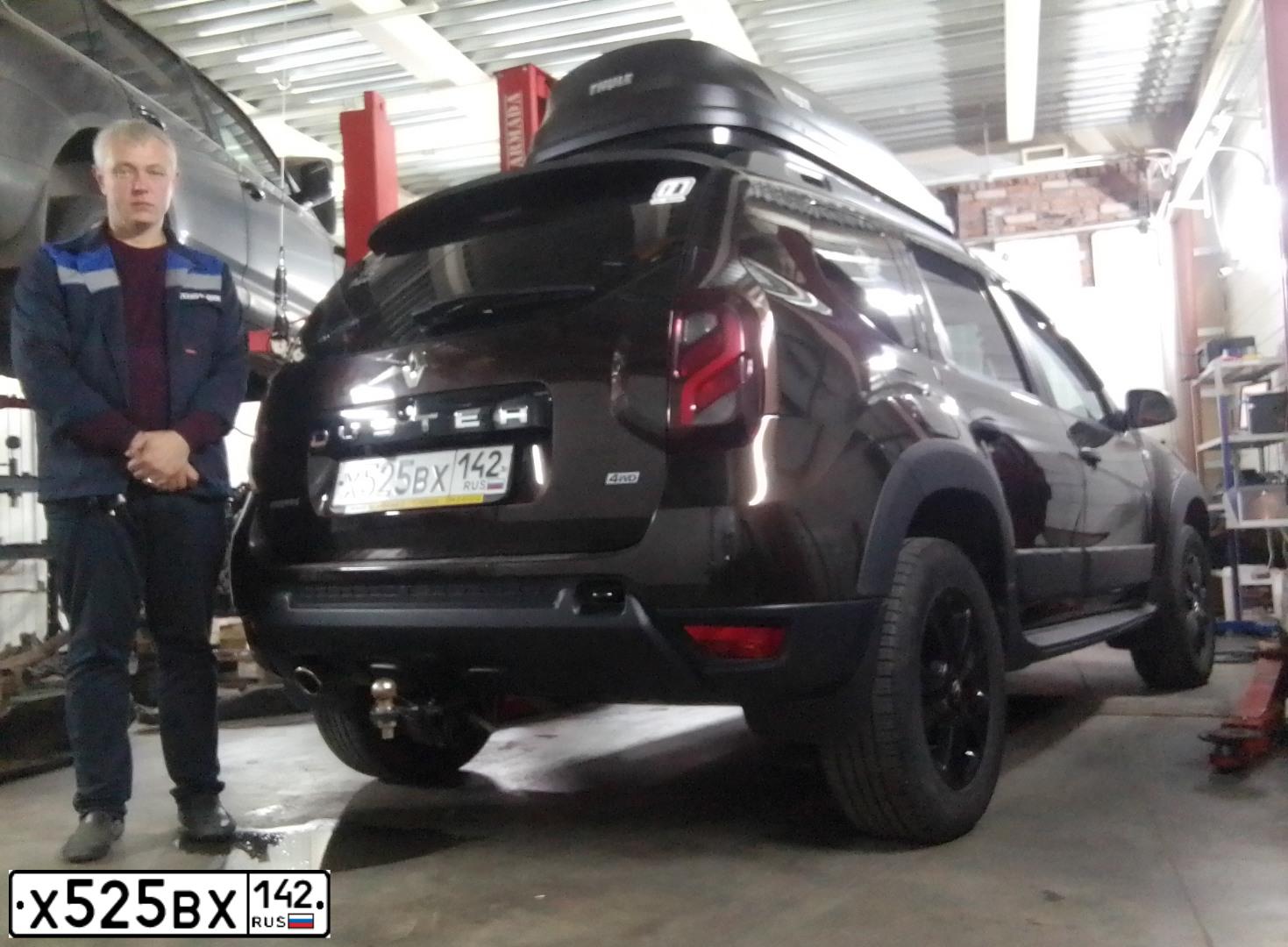 Фото автомобиля RENAULT DUSTER, 2014 — госномер У404КЕ142. Цвет: Коричневый