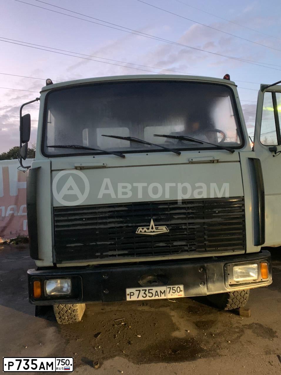 Фото автомобиля MAZ 6303 /6X4/, 2003 — госномер Р735АМ750. Цвет: Серый