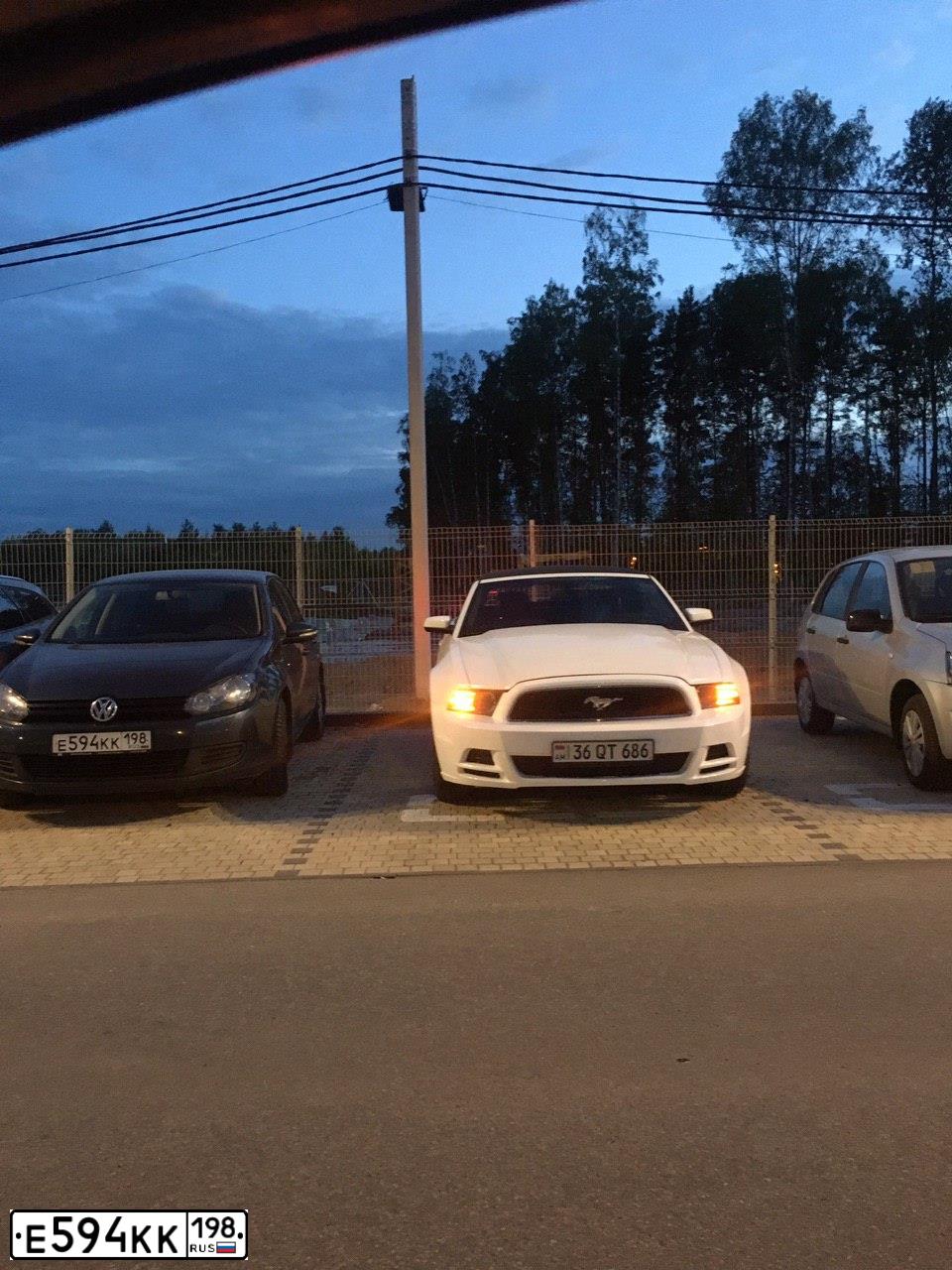 Фото автомобиля VOLKSWAGEN GOLF, 2011 — госномер У417РР198. Цвет: Серо-Синий