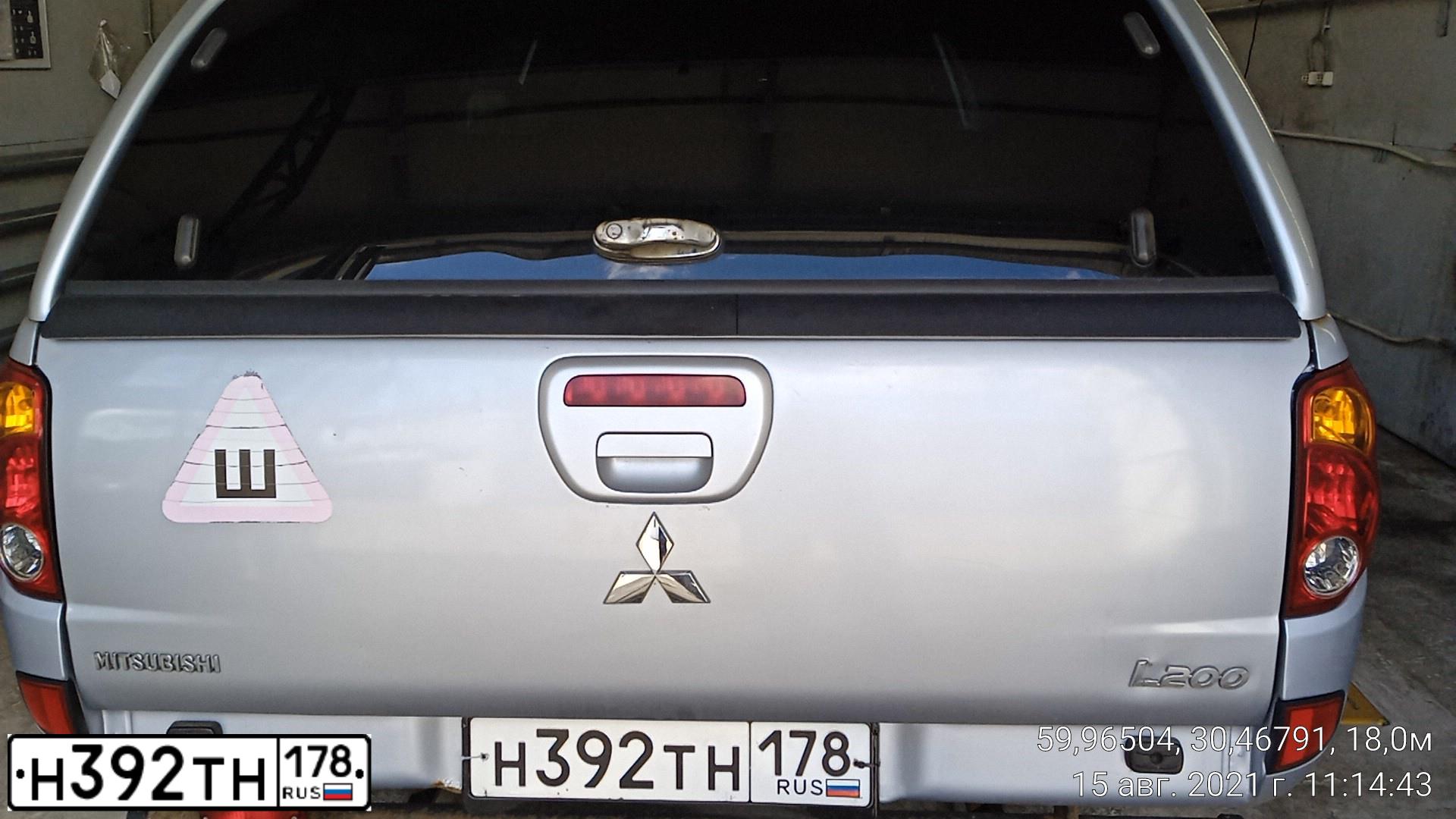 Фото автомобиля MITSUBISHI L 200, 2012 — госномер Н392ТН178. Цвет: СЕРЕБРИСТЫЙ
