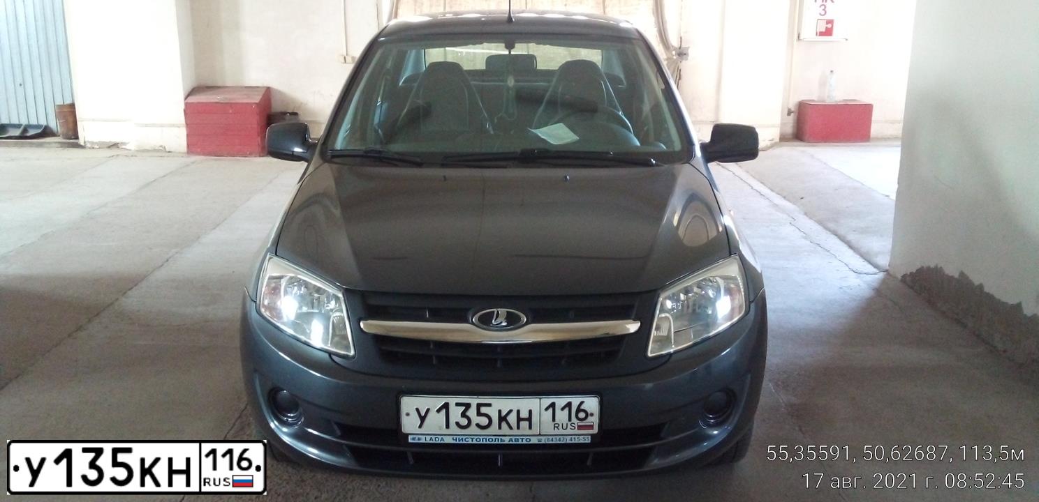 Фото автомобиля LADA 2190 GRANTA, 2014 — госномер У135КН116. Цвет: серебристо-темно-серый