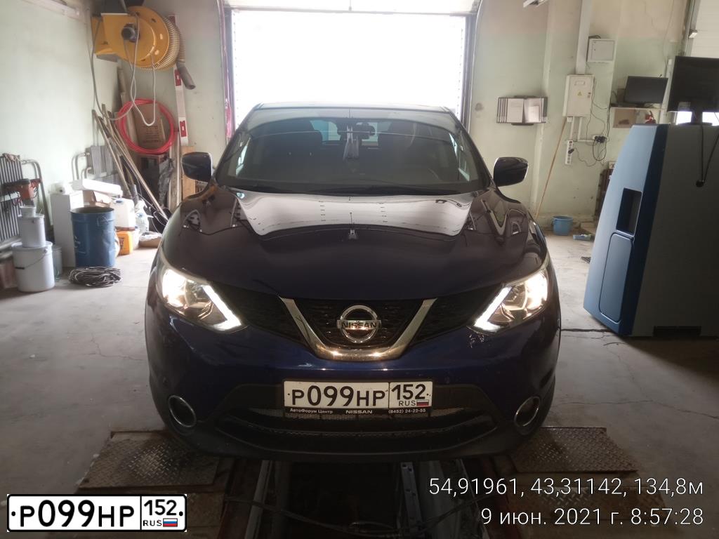 Фото автомобиля NISSAN QASHQAI, 2016 — госномер Р099НР152. Цвет: ТЕМНО СИНИЙ