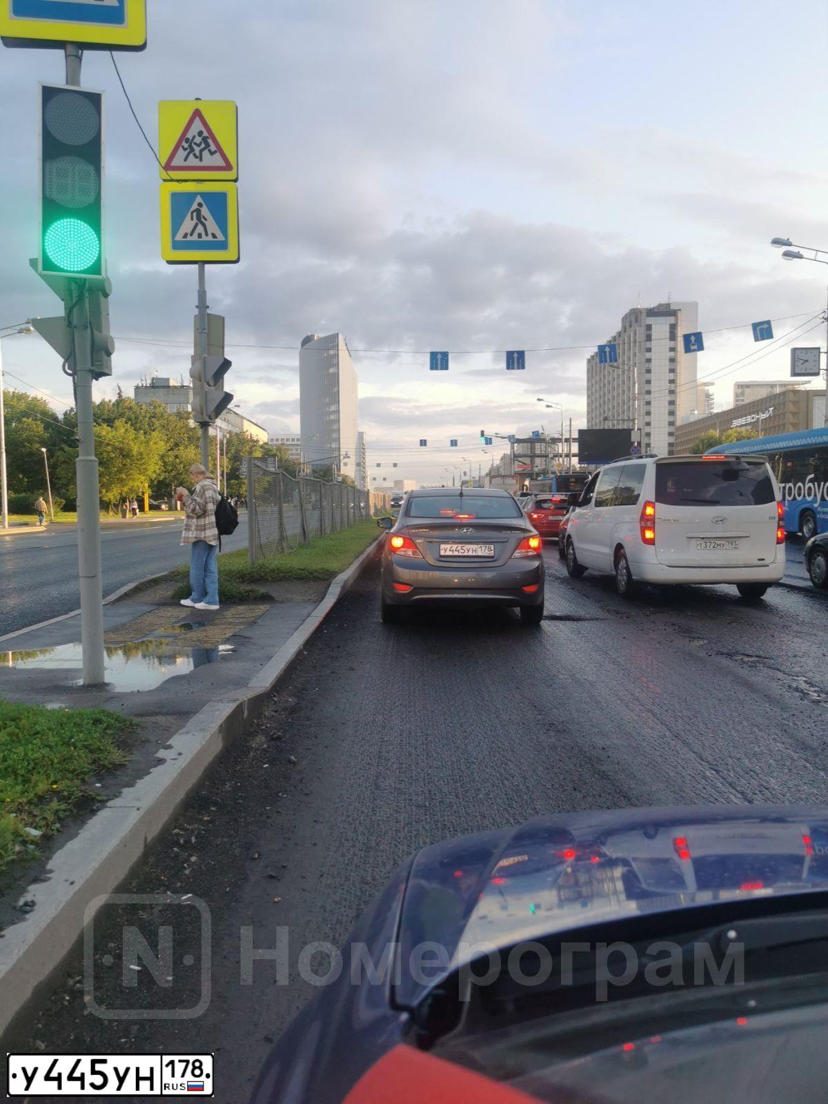 Фото автомобиля HYUNDAI SOLARIS, 2013 — госномер У445УН178. Цвет: ЧЕРНО-СЕРЫЙ