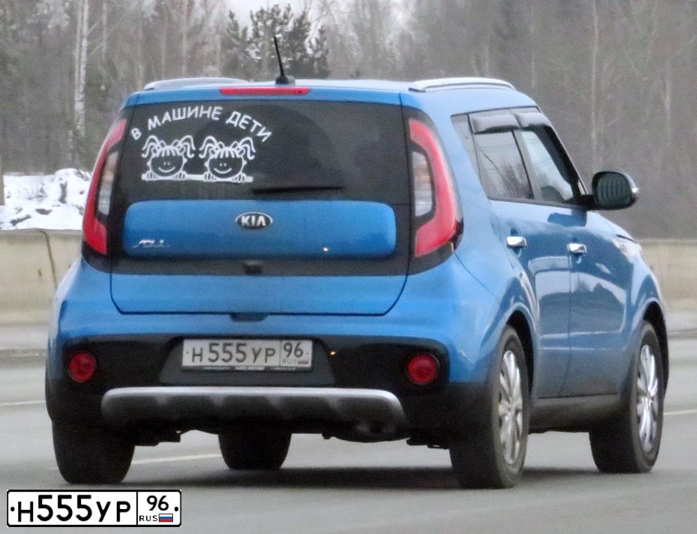 Фото автомобиля KIA SOUL, 2017 — госномер О220ЕТ774. Цвет: синий