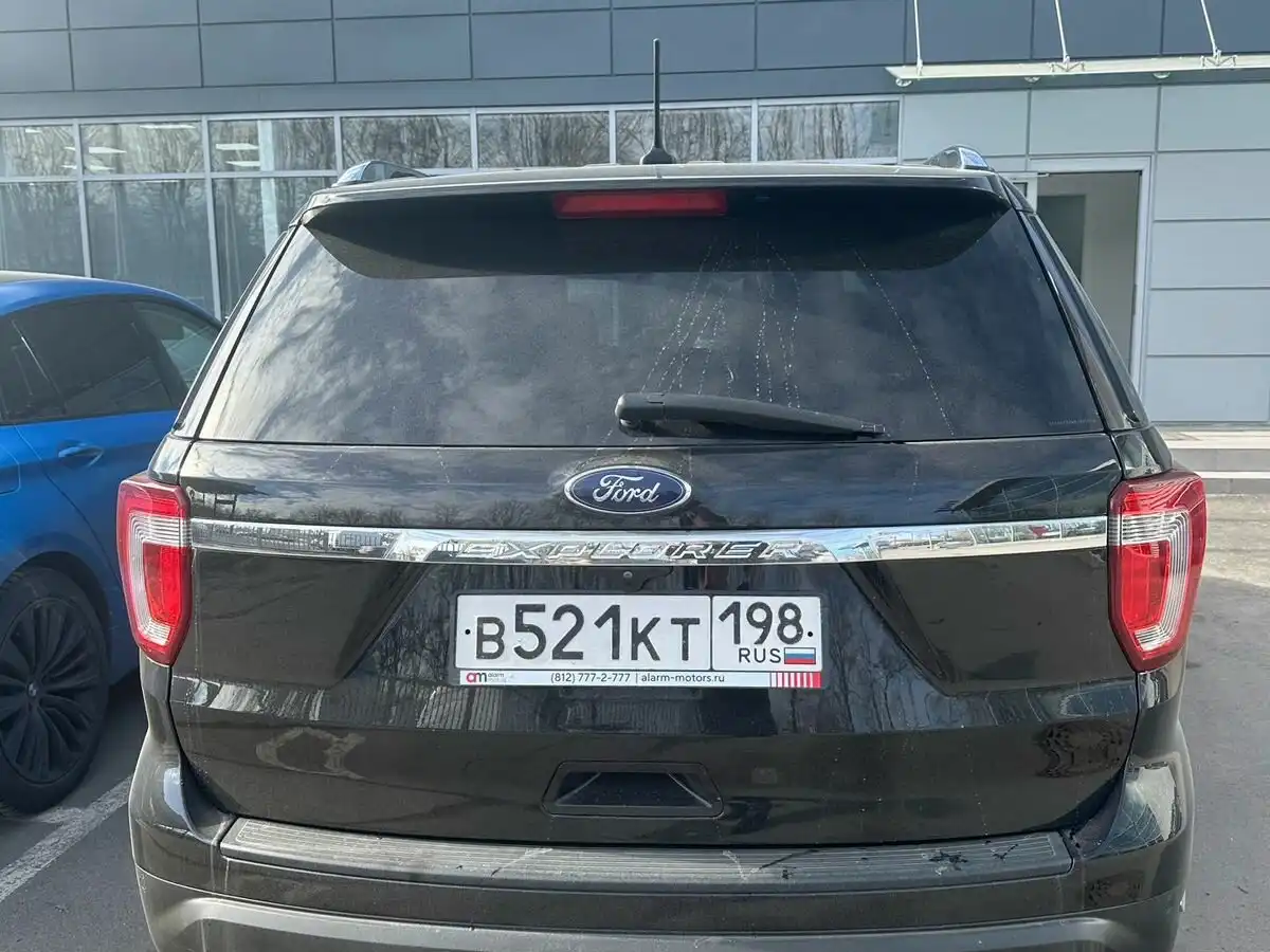 Фото автомобиля FORD EXPLORER, 2018 — госномер Т085УМ198. Цвет: ЧЕРНЫЙ