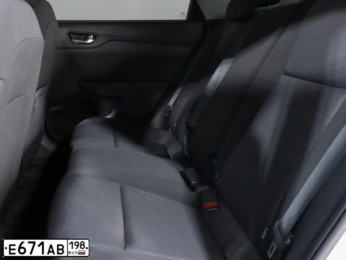 Фото автомобиля HYUNDAI SOLARIS, 2019 — госномер С224ТК198. Цвет: Белый