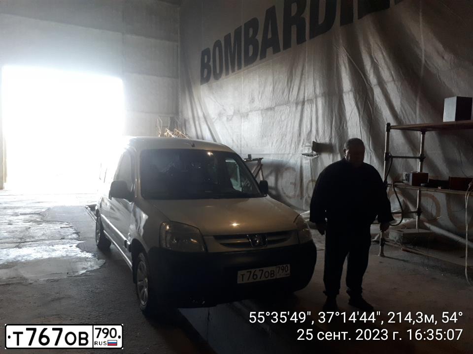 Фото автомобиля PEUGEOT PARTNER, 2004 — госномер С886СА190. Цвет: СЕРЫЙ