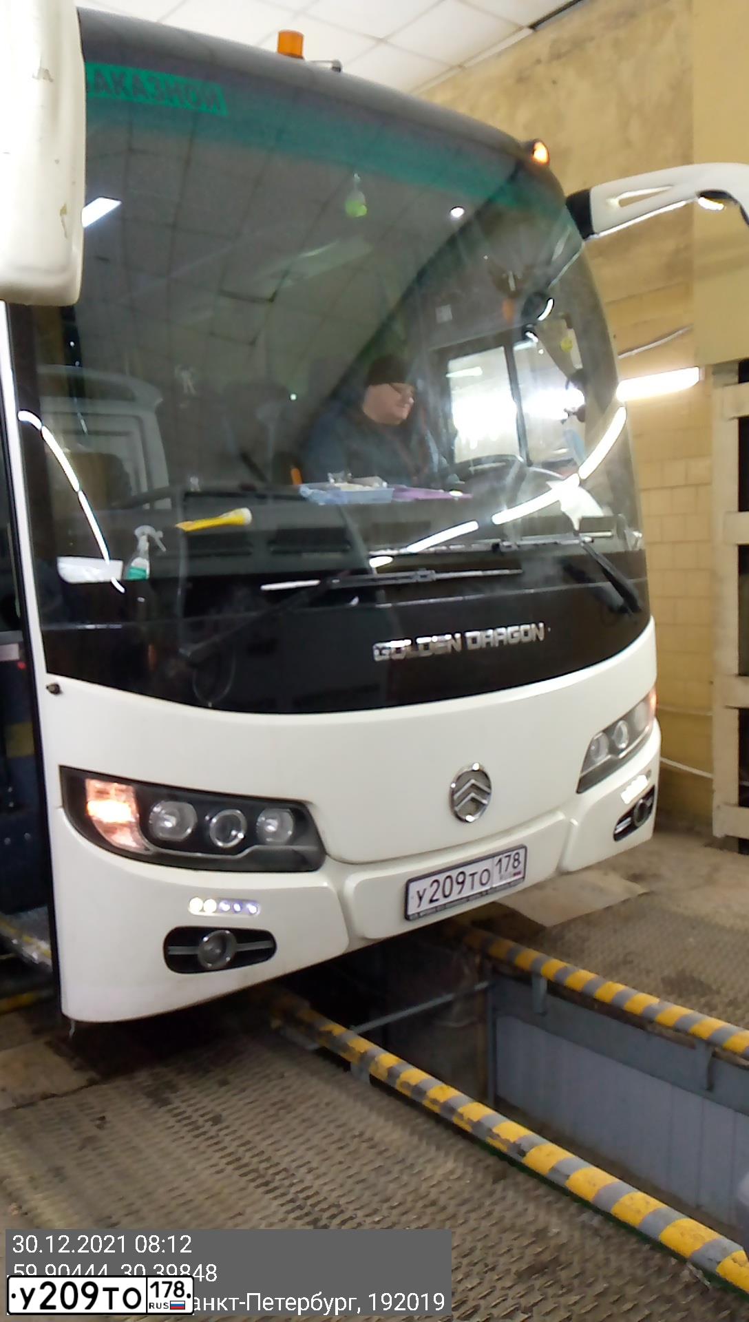 Фото автомобиля GOLDEN DRAGON XML, 2016 — госномер У209ТО178. Цвет: БЕЛЫЙ