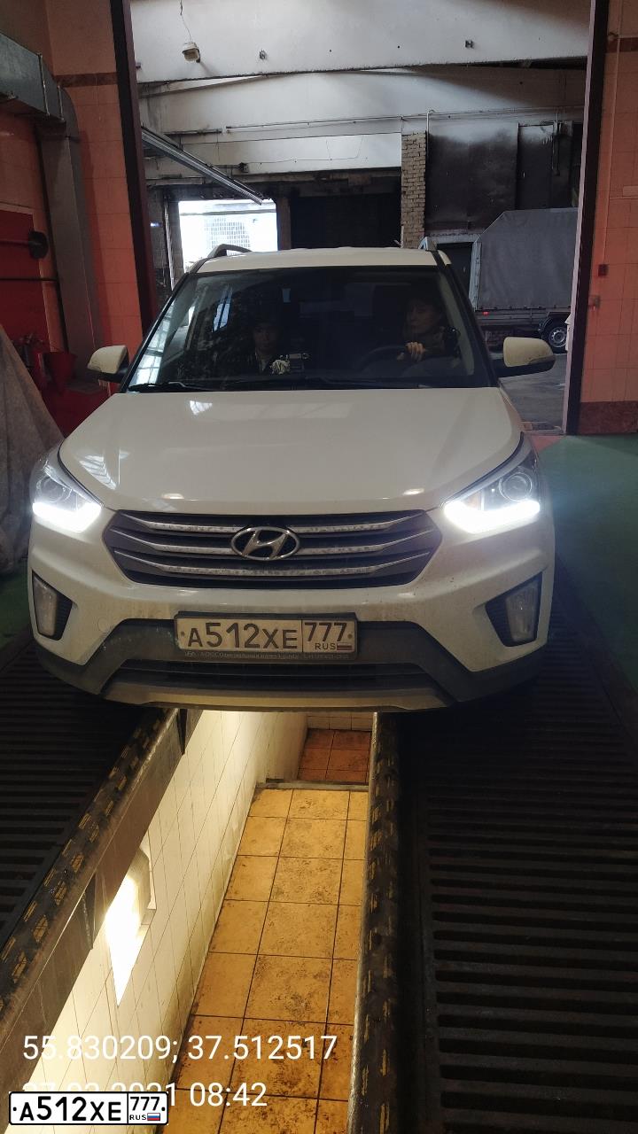 Фото автомобиля HYUNDAI CRETA, 2017 — госномер А512ХЕ777. Цвет: БЕЛЫЙ