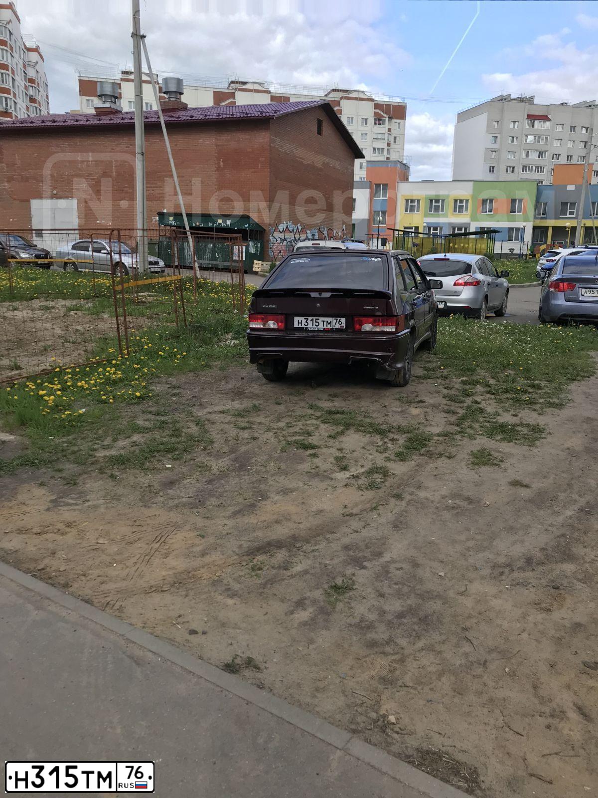 Фото автомобиля LADA 2114 SAMARA, 2011 — госномер Н315ТМ76. Цвет: ТЕМНО-ВИШНЕВЫЙ