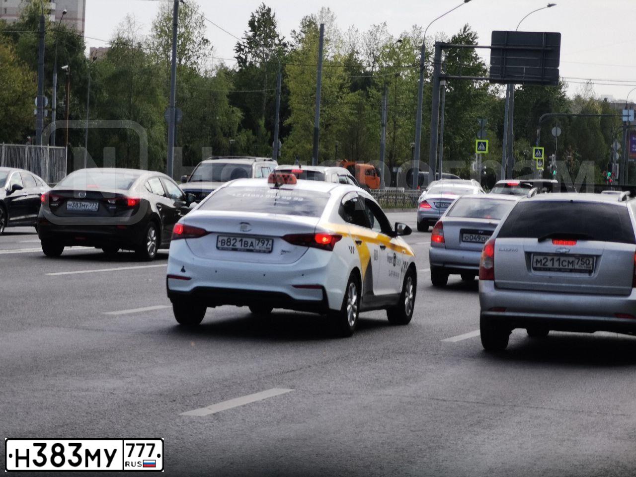 Фото автомобиля MAZDA 3, 2014 — госномер С122НМ196. Цвет: КОРИЧНЕВЫЙ