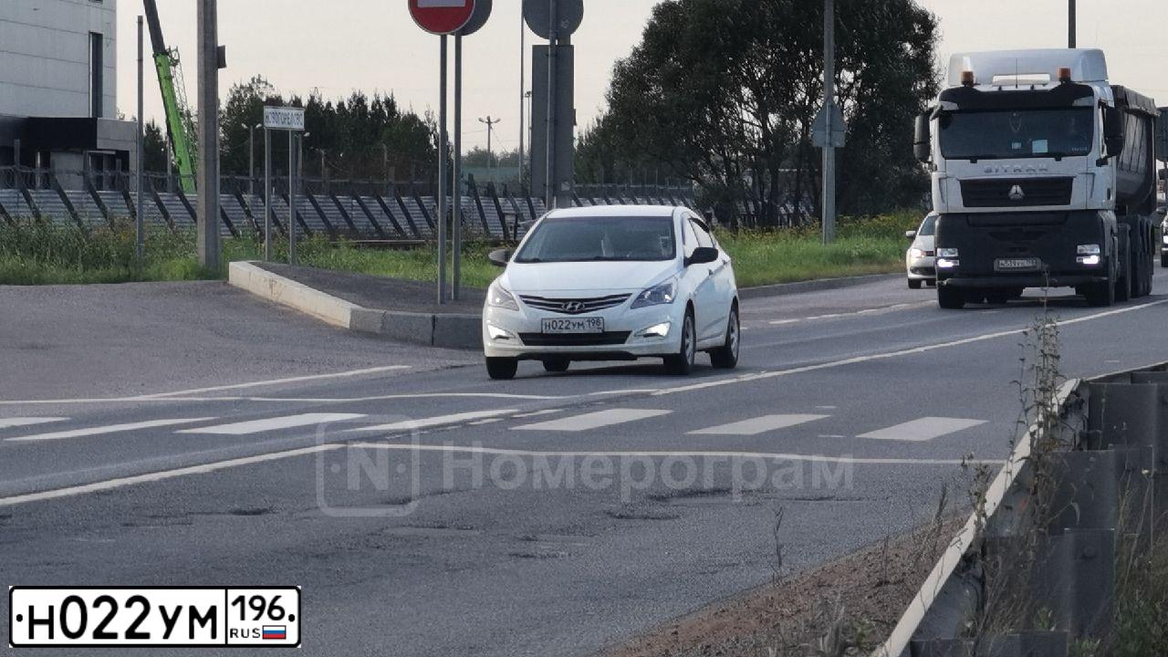 Фото автомобиля VOLKSWAGEN POLO, 2018 — госномер Н022УМ196. Цвет: Белый