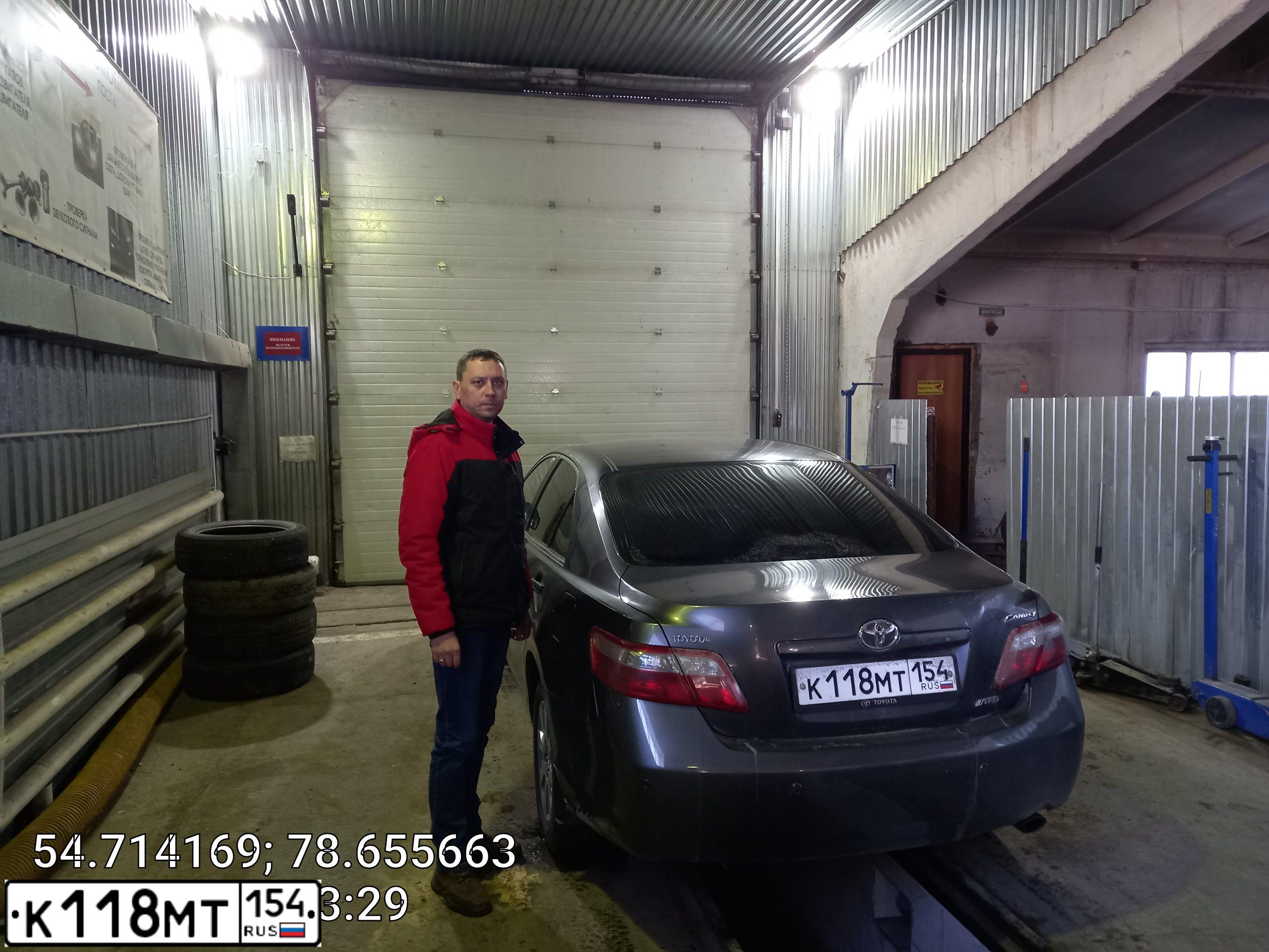 Фото автомобиля TOYOTA CAMRY, 2006 — госномер Р213СТ154. Цвет: Серый