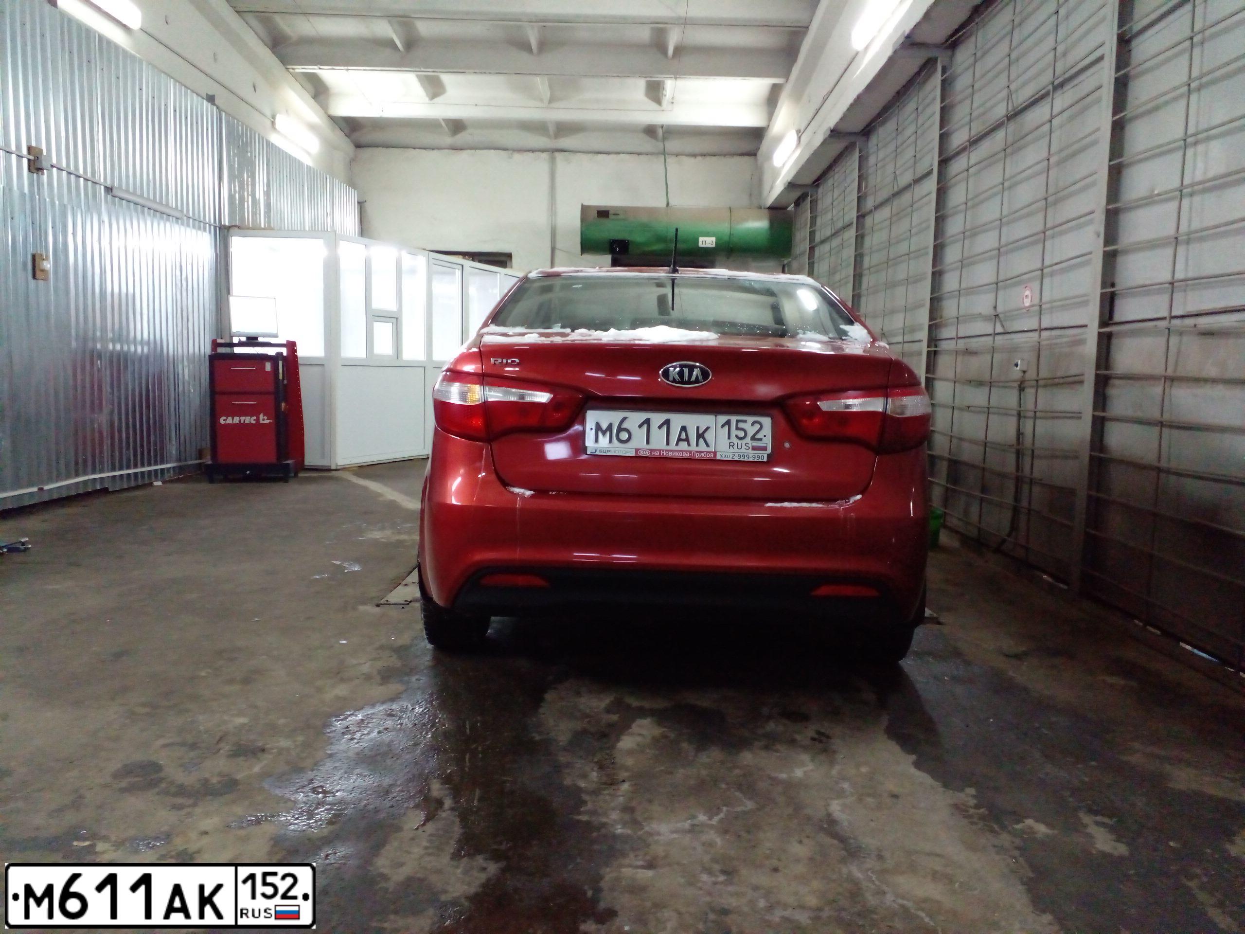 Фото автомобиля KIA RIO, 2012 — госномер М611АК152. Цвет: Красный