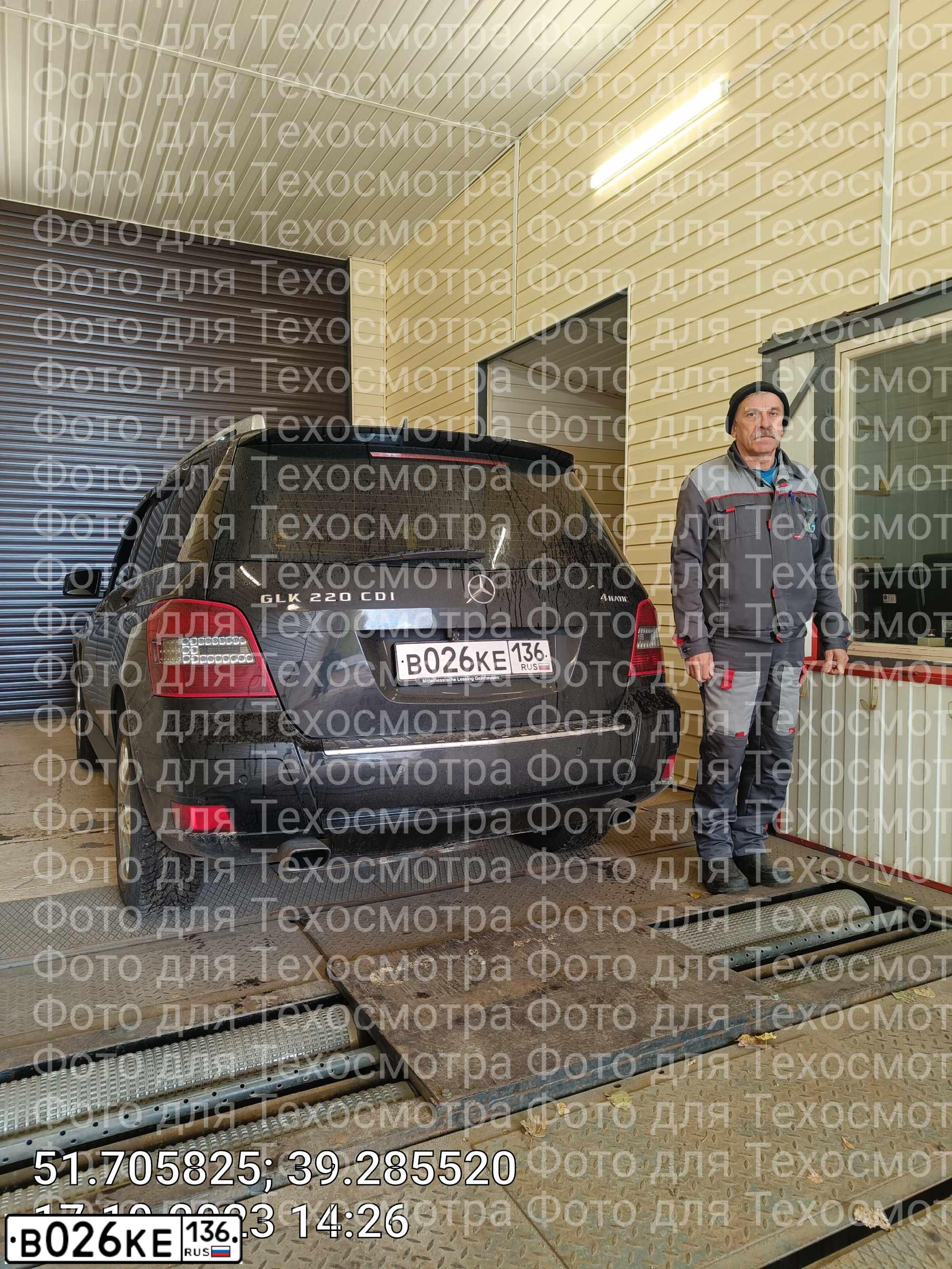 Фото автомобиля MERCEDES GLK-KLASSE, 2009 — госномер В026КЕ136. Цвет: ЧЕРНЫЙ