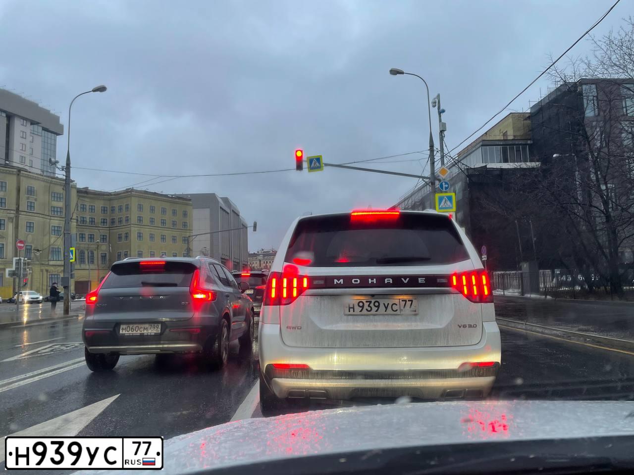 Фото автомобиля TOYOTA VERSO, 2010 — госномер О341ВН799. Цвет: Серый