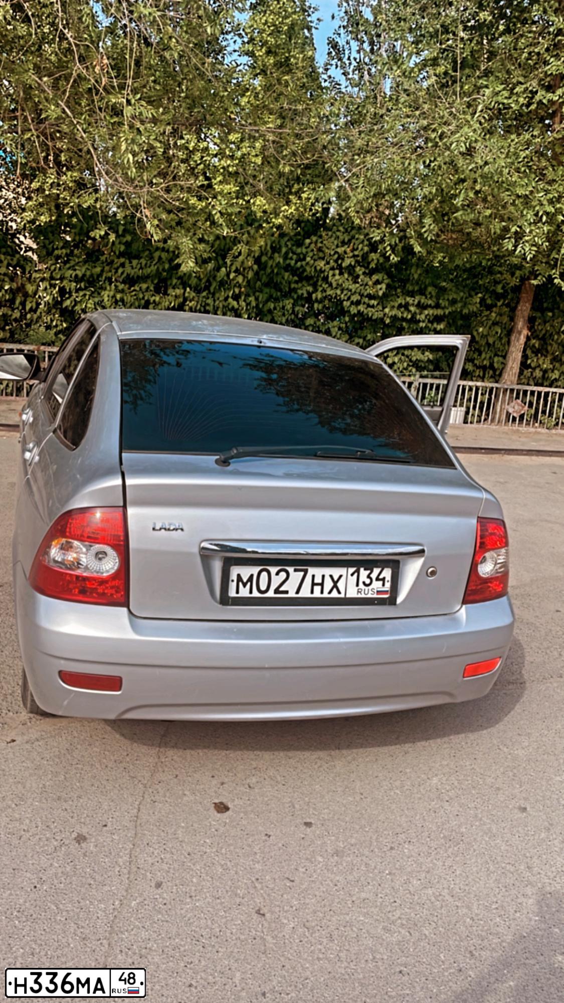 Фото автомобиля LADA PRIORA, 2011 — госномер Е816НТ30. Цвет: СВЕТЛО-СЕРЕБРИСТЫЙ МЕТАЛЛ
